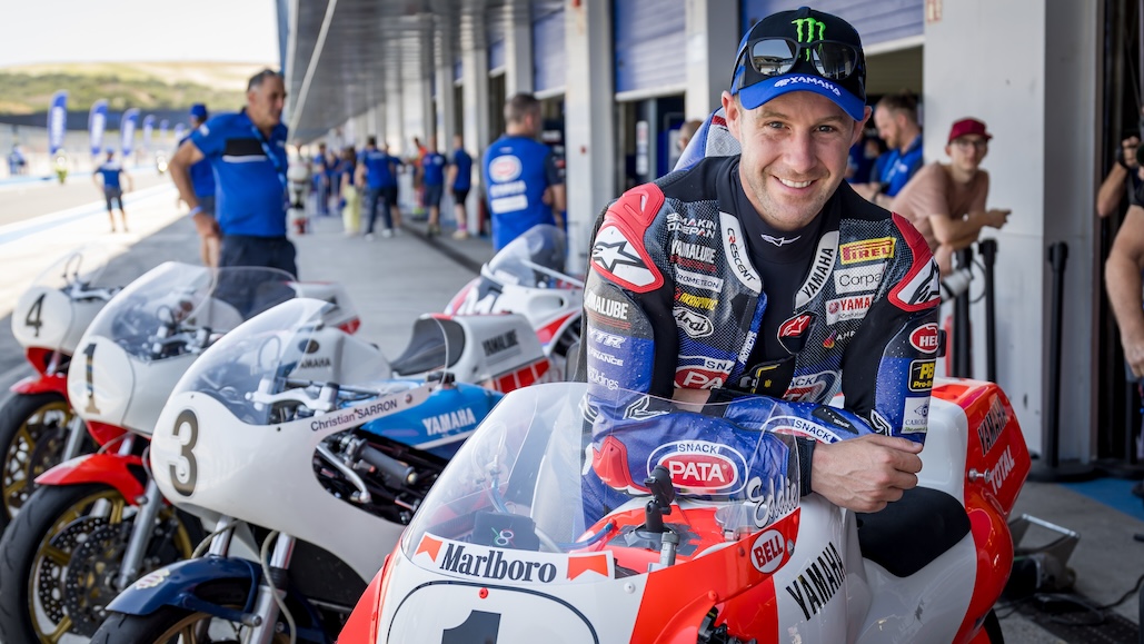 R1m Owners Joined On Track By Valentino Rossi