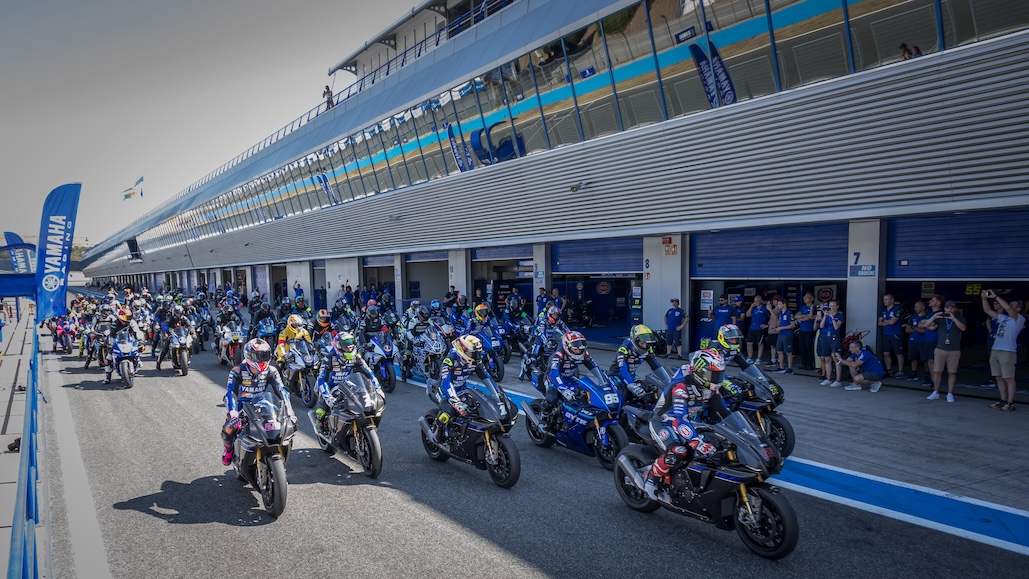 R1m Owners Joined On Track By Valentino Rossi