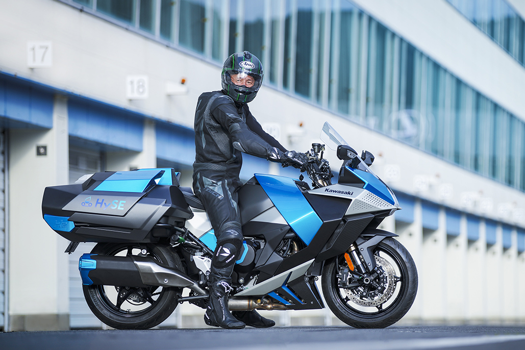 World’s First Public Demonstration Of Hydrogen Engine Motorcycle