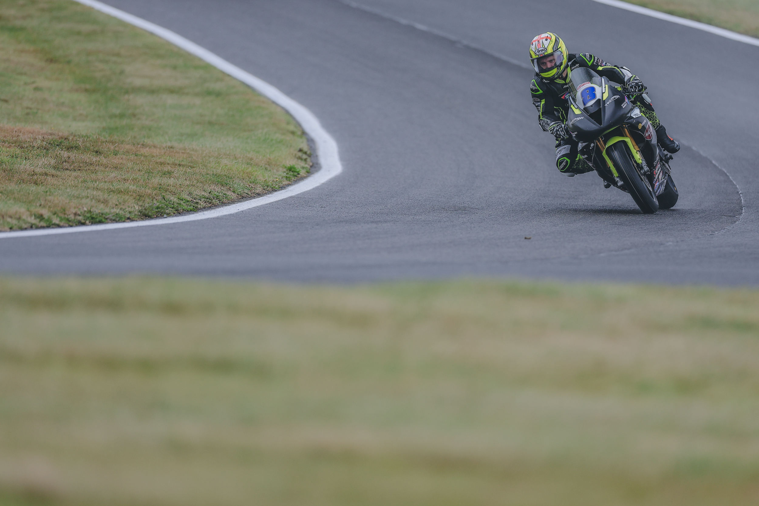 Currie Conquers Cadwell Park's Changing Conditions In British Supersport