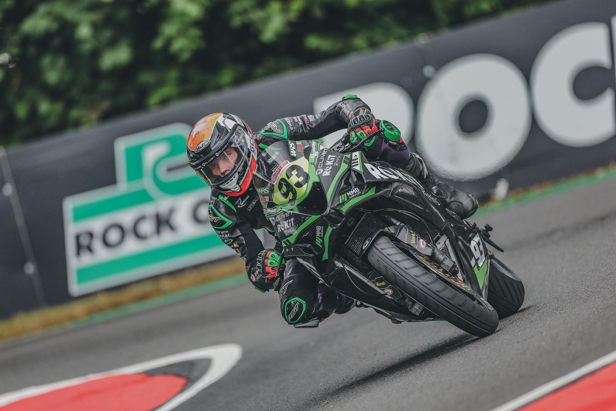 Currie Conquers Cadwell Park's Changing Conditions In British Supersport