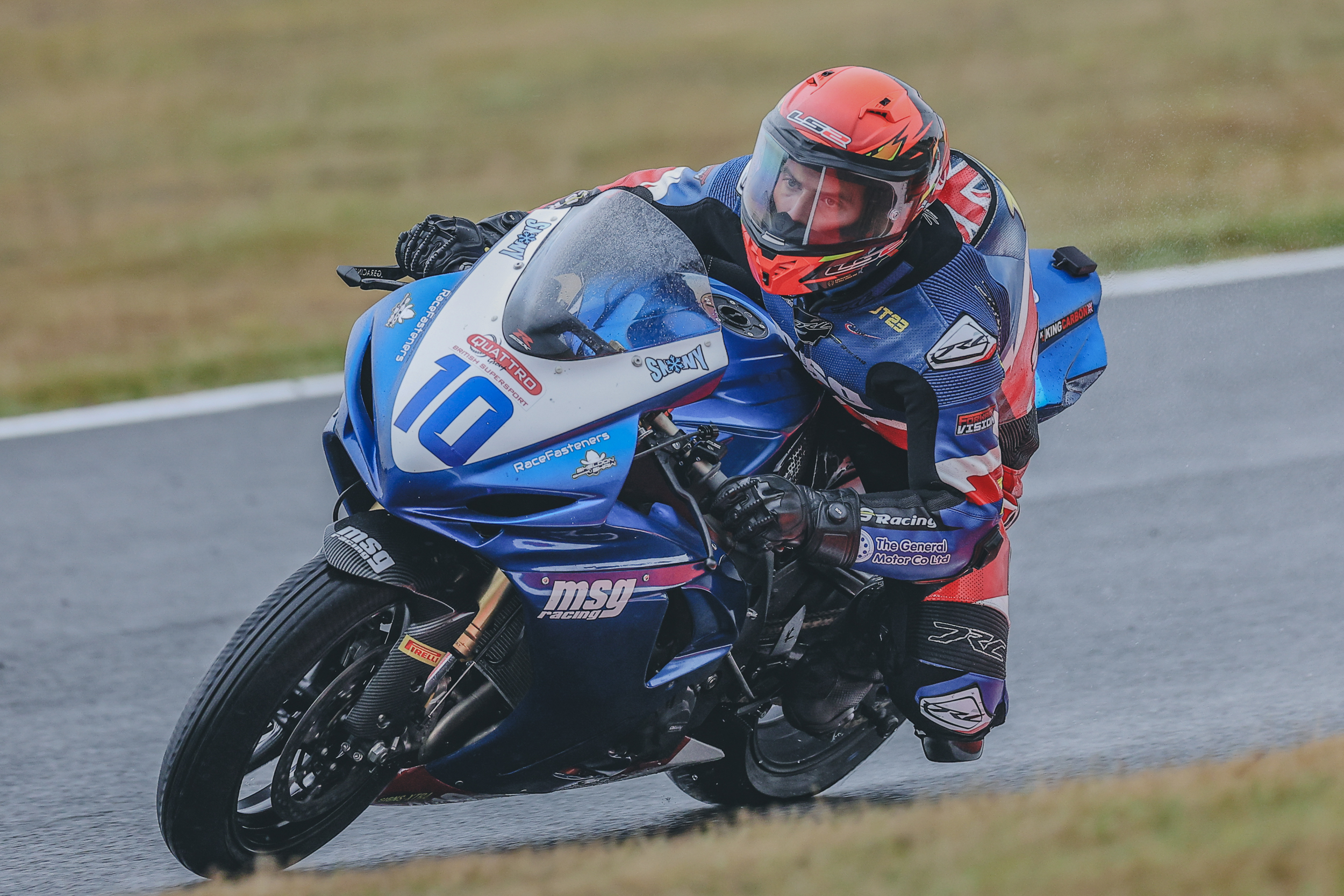 Currie Conquers Cadwell Park's Changing Conditions In British Supersport