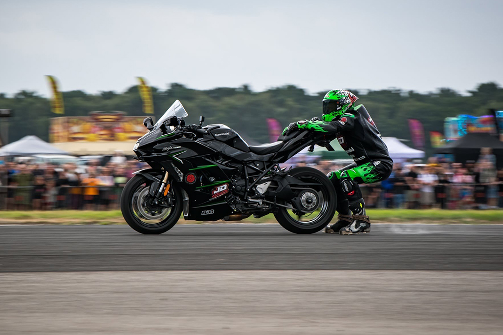 Kawasaki and JD Stunts Set New Guinness World Record