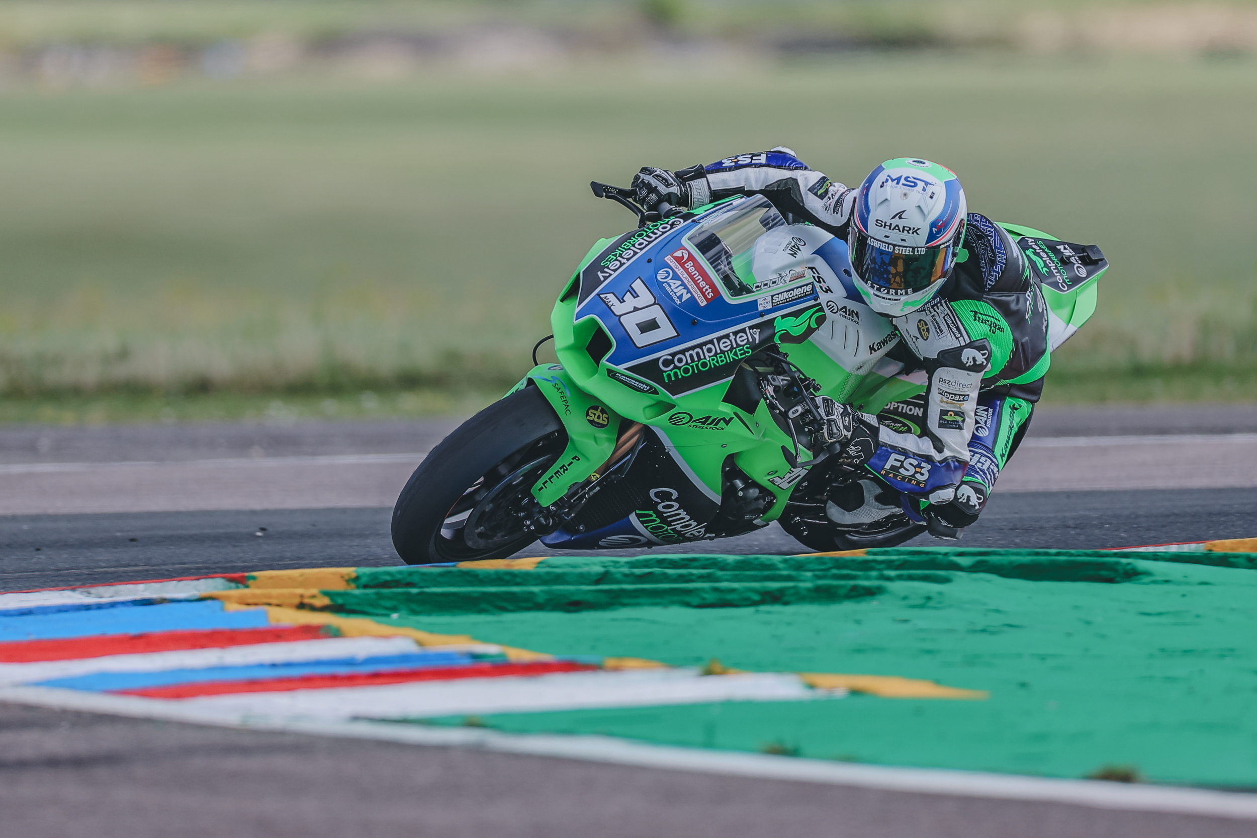 Kent Blazes To The Top In Scorching Thruxton Friday Practice