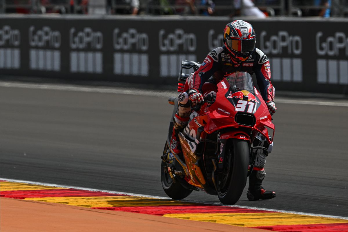 Marc Marquez Serves Up Saturday Masterclass As Martin Reclaims Title Lead