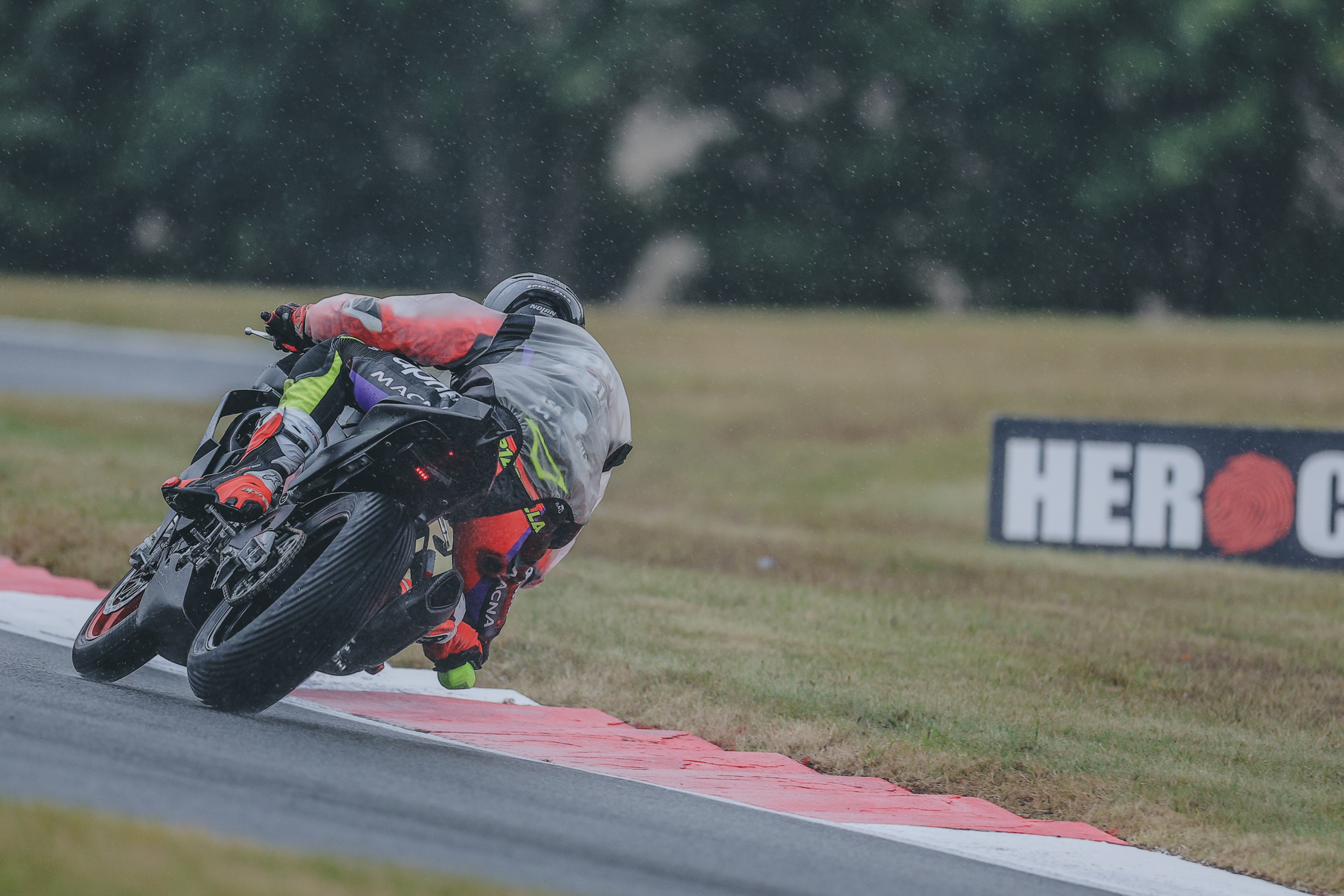 Pirelli National Sportbike With Moneybarn Vehicle Finance - Cadwell Park Weekend Recap