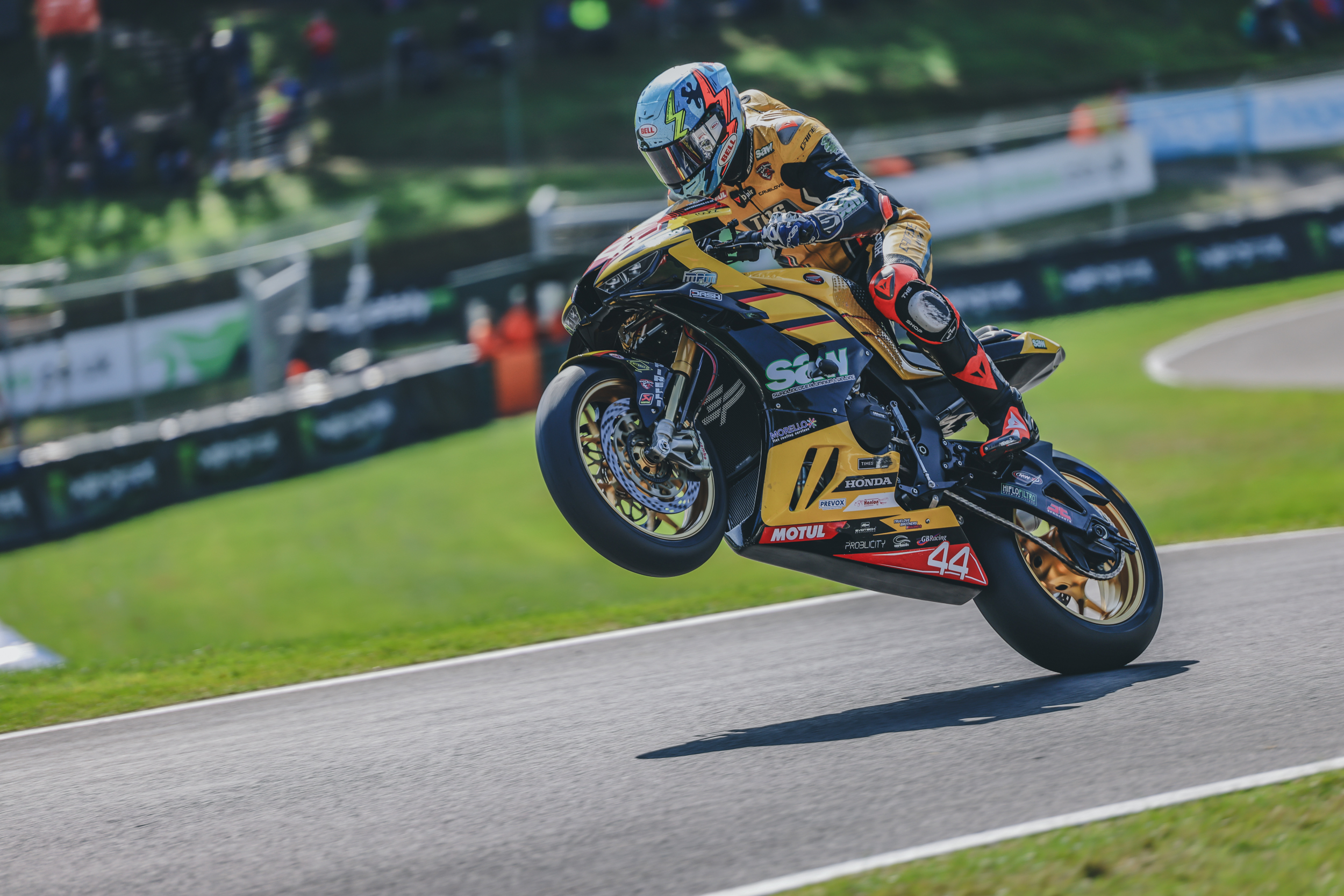 Pirelli National Superstock With Moneybarn Vehicle Finance - Cadwell Park Weekend Recap