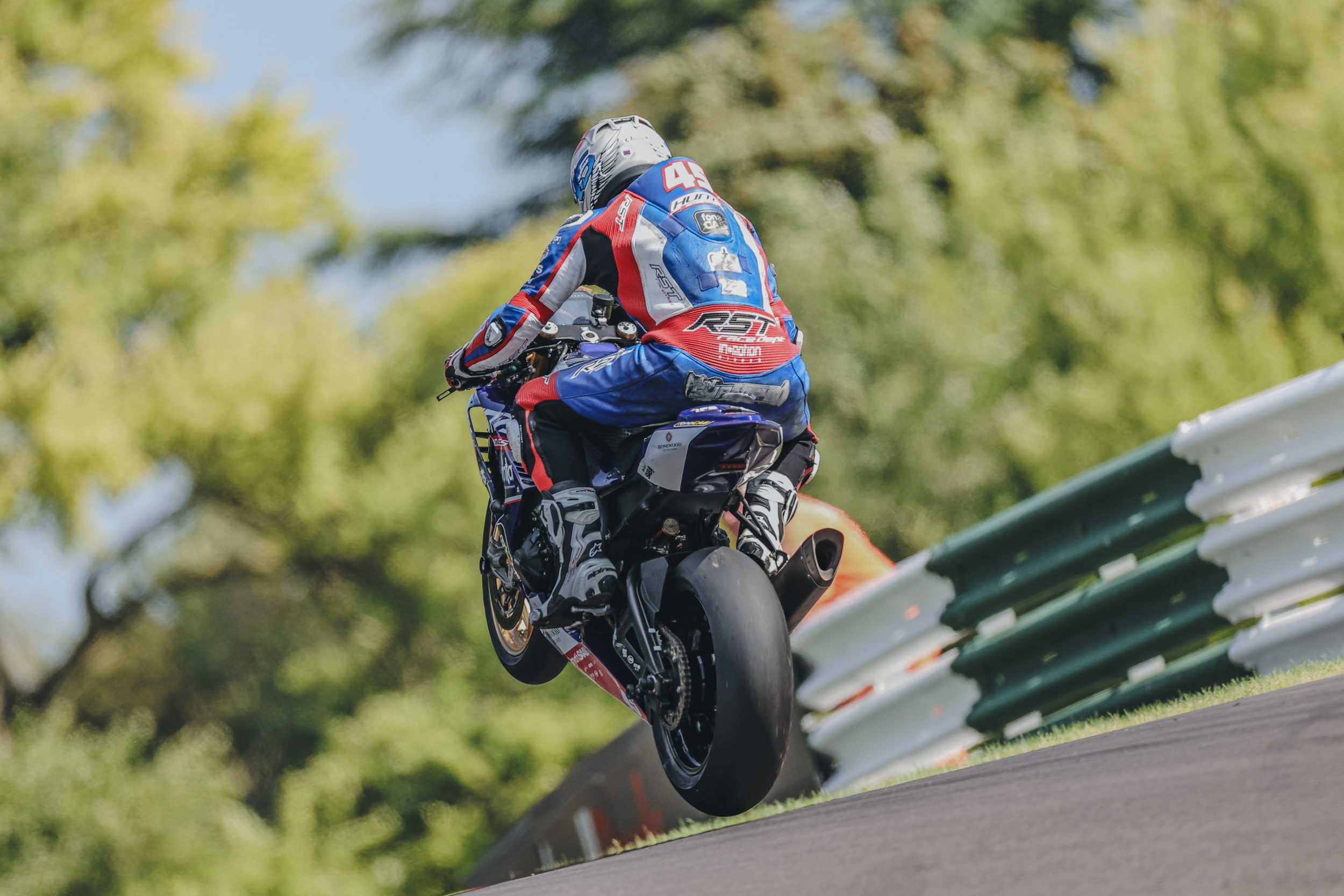 Pirelli National Superstock With Moneybarn Vehicle Finance - Cadwell Park Weekend Recap