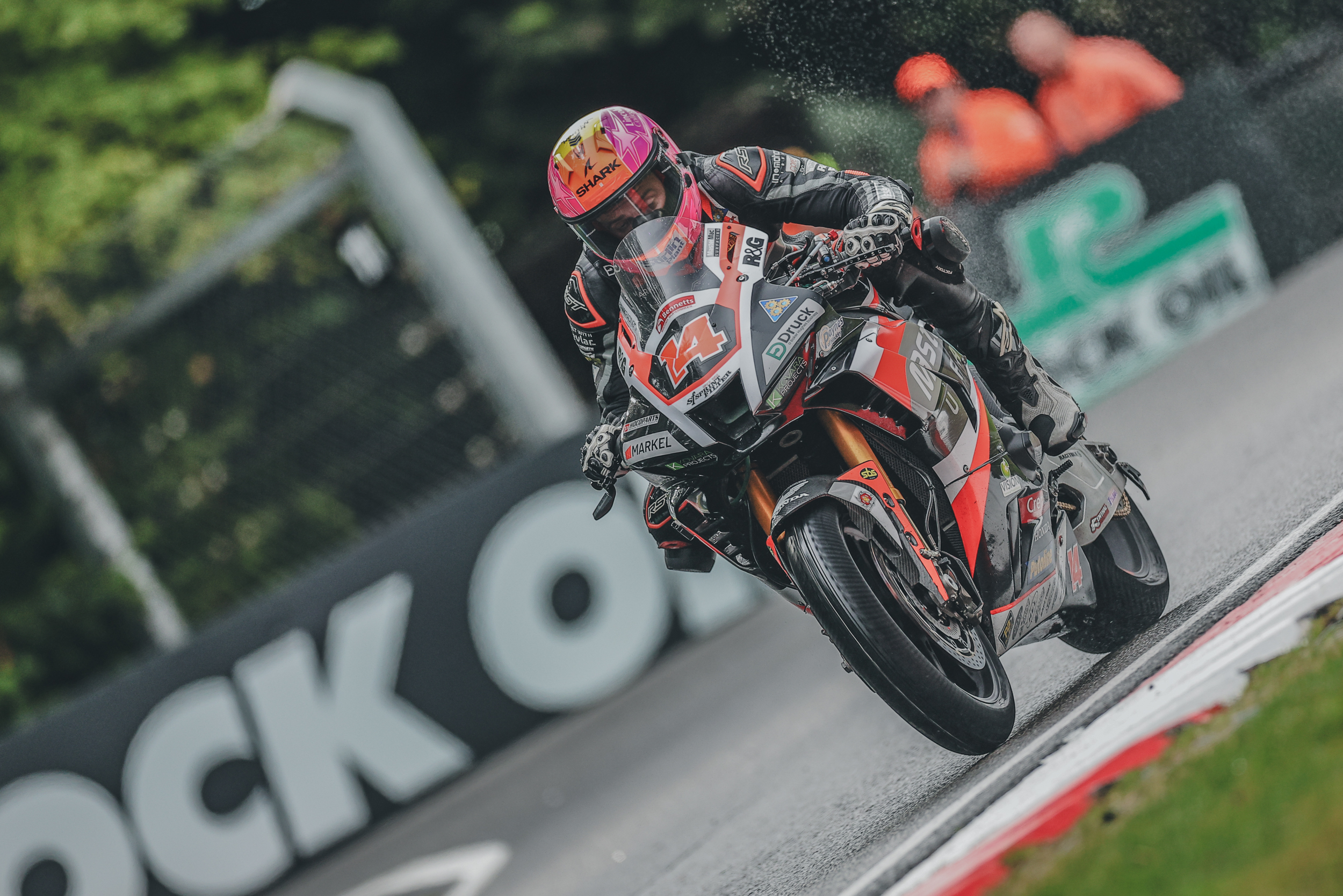 Rain Reigns At Cadwell Park As Vickers Tops Bsb Practice