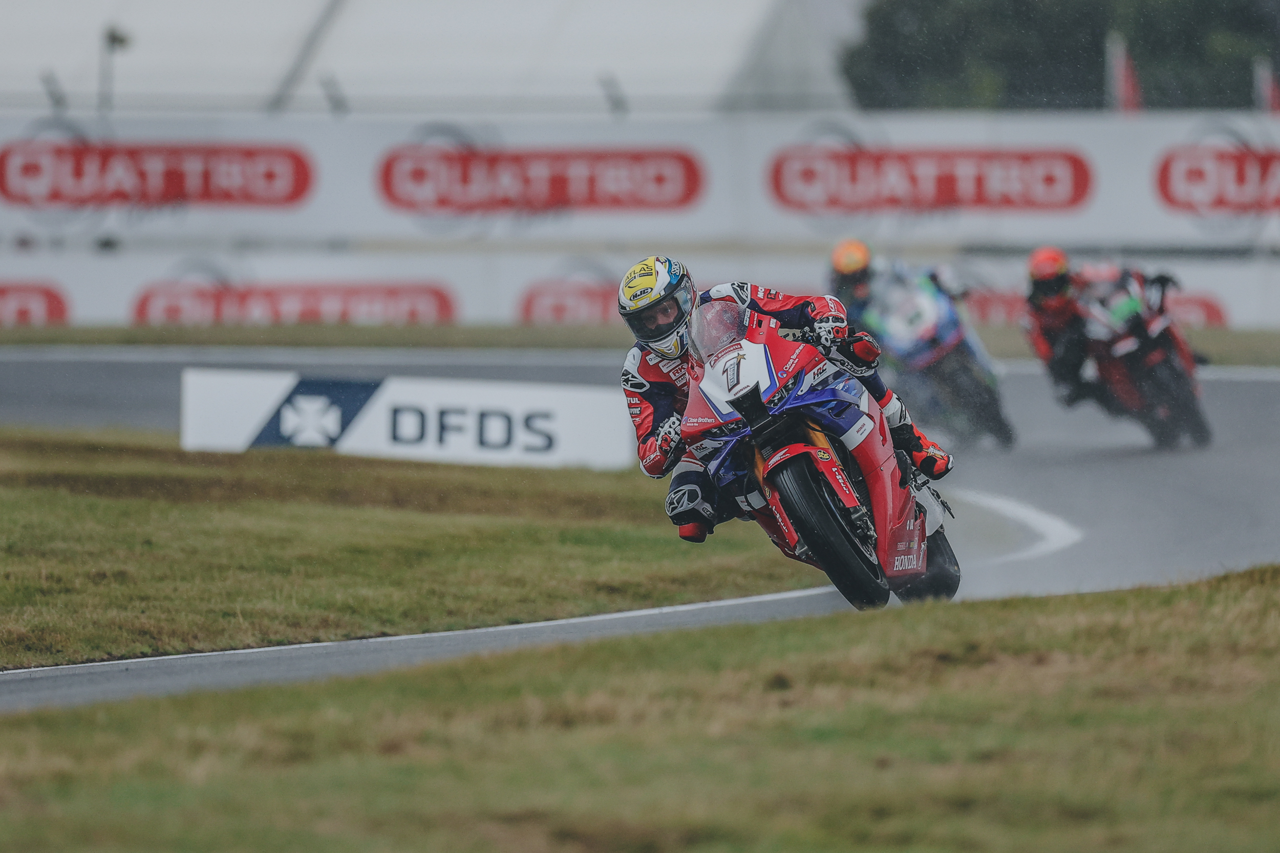 Rain Reigns At Cadwell Park As Vickers Tops Bsb Practice