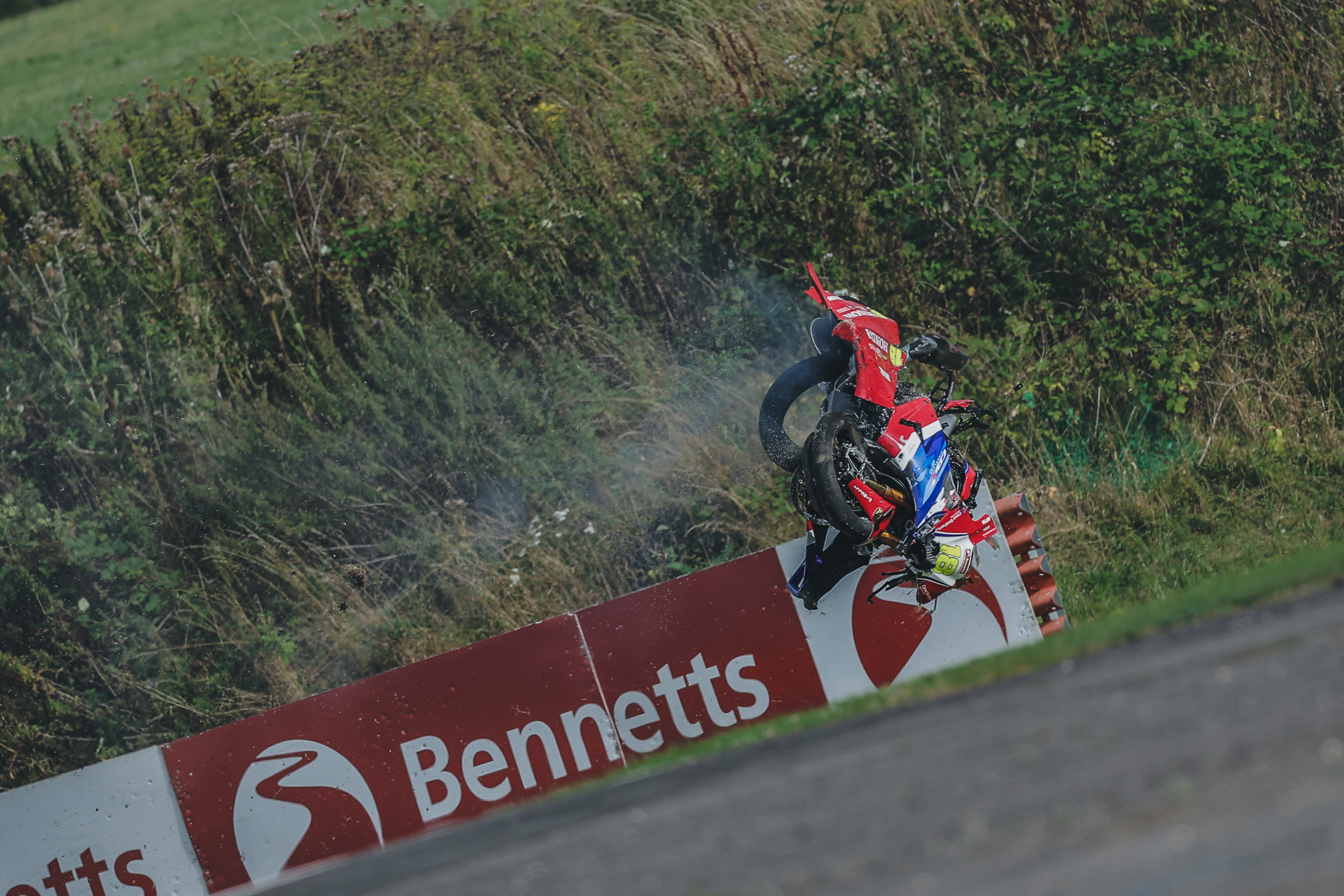 Ryde Triumphs In Thruxton Thriller As Bsb Serves Up A Saturday Spectacle