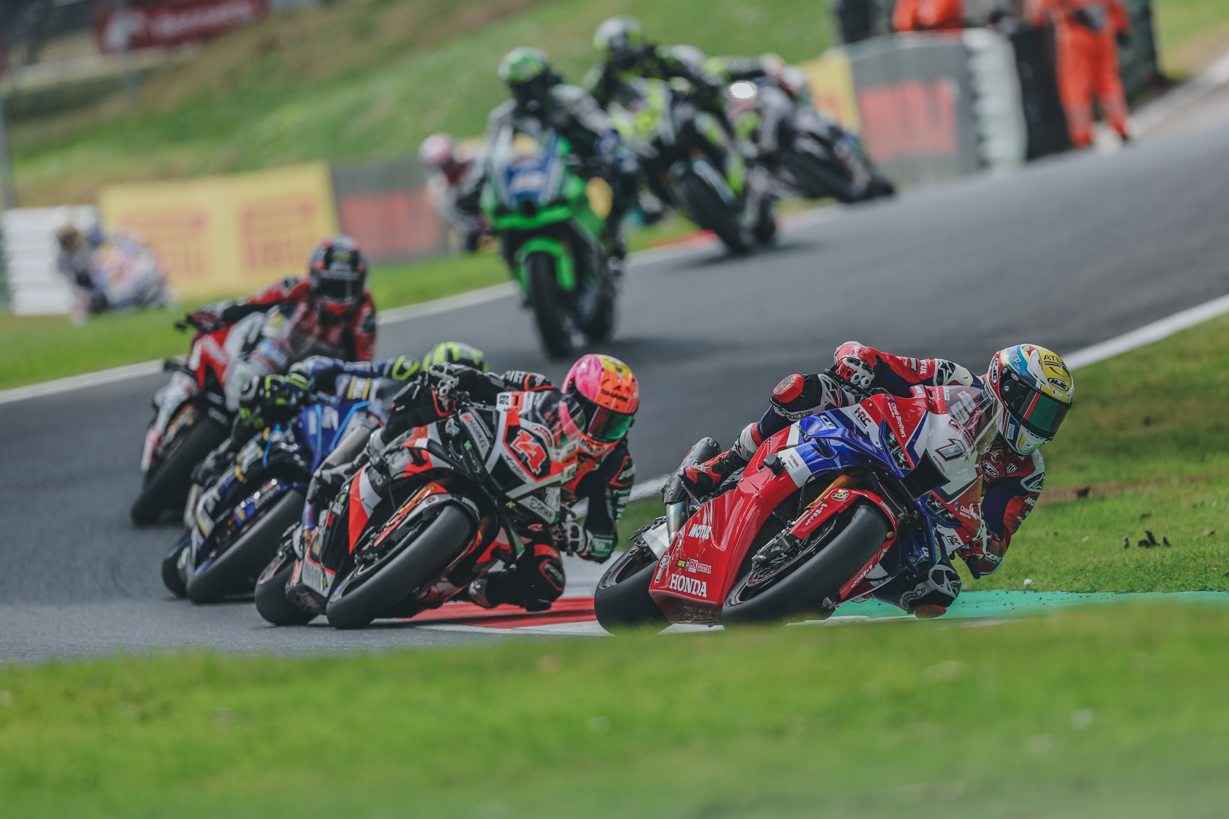 Ryde And Bridewell Share Honours In Thrilling Cadwell Park Showdown