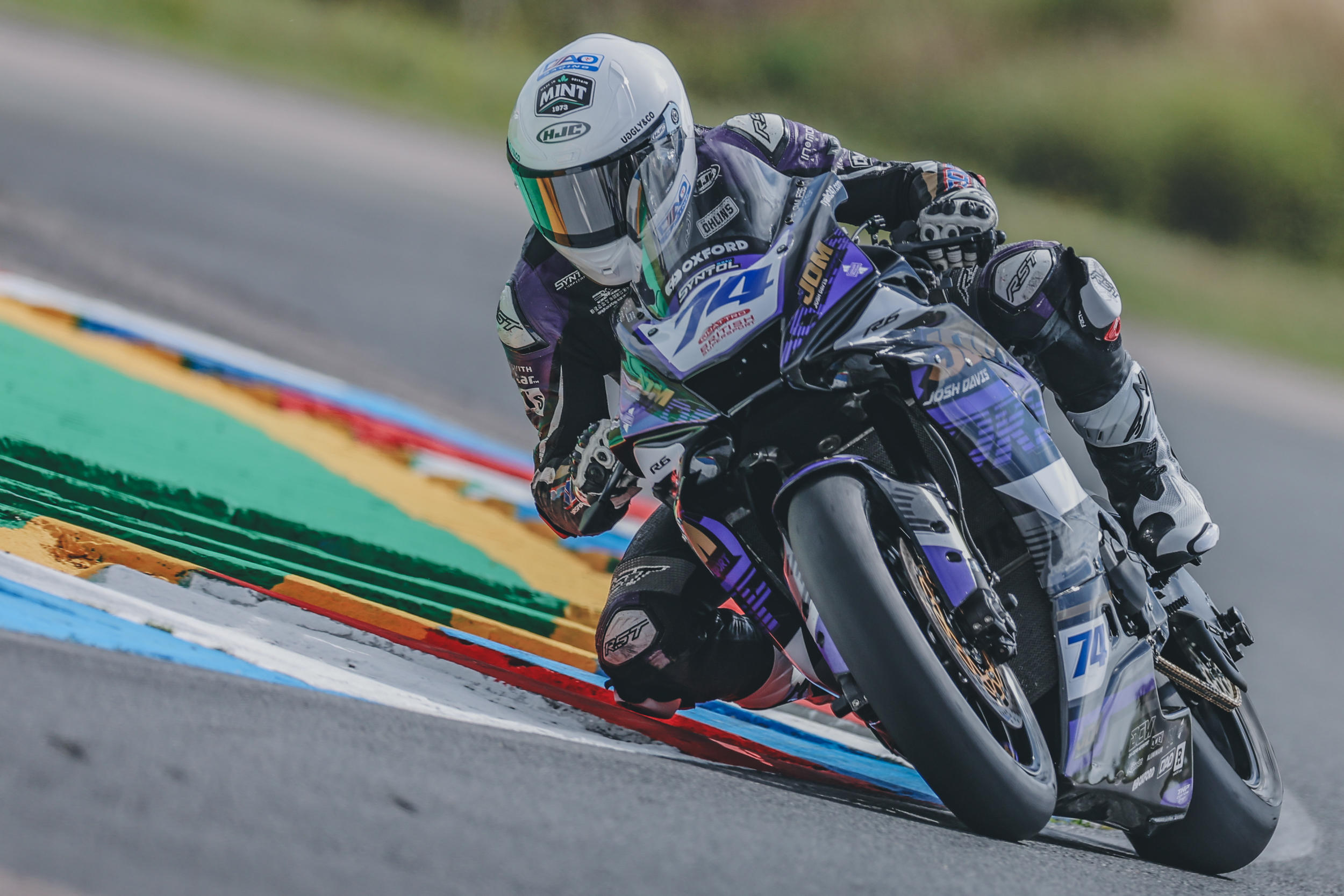 Stapleford Sets The Pace In Scorching Thruxton Supersport Practice