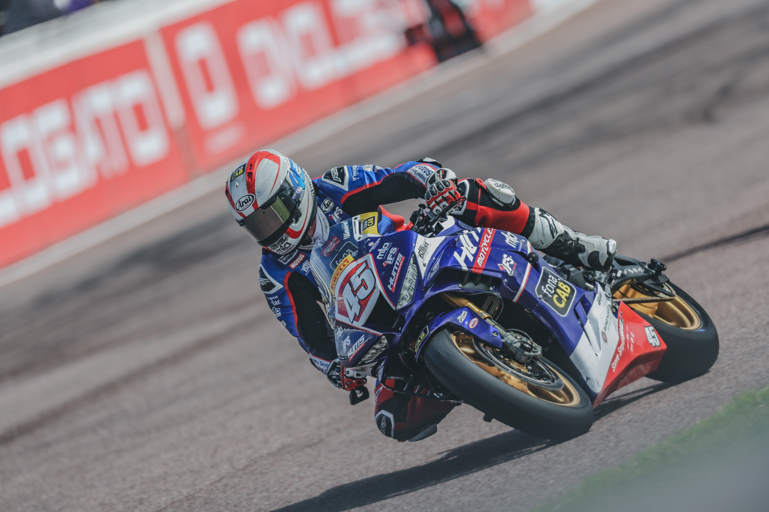 Swann Dominates Thruxton Superstock Saturday