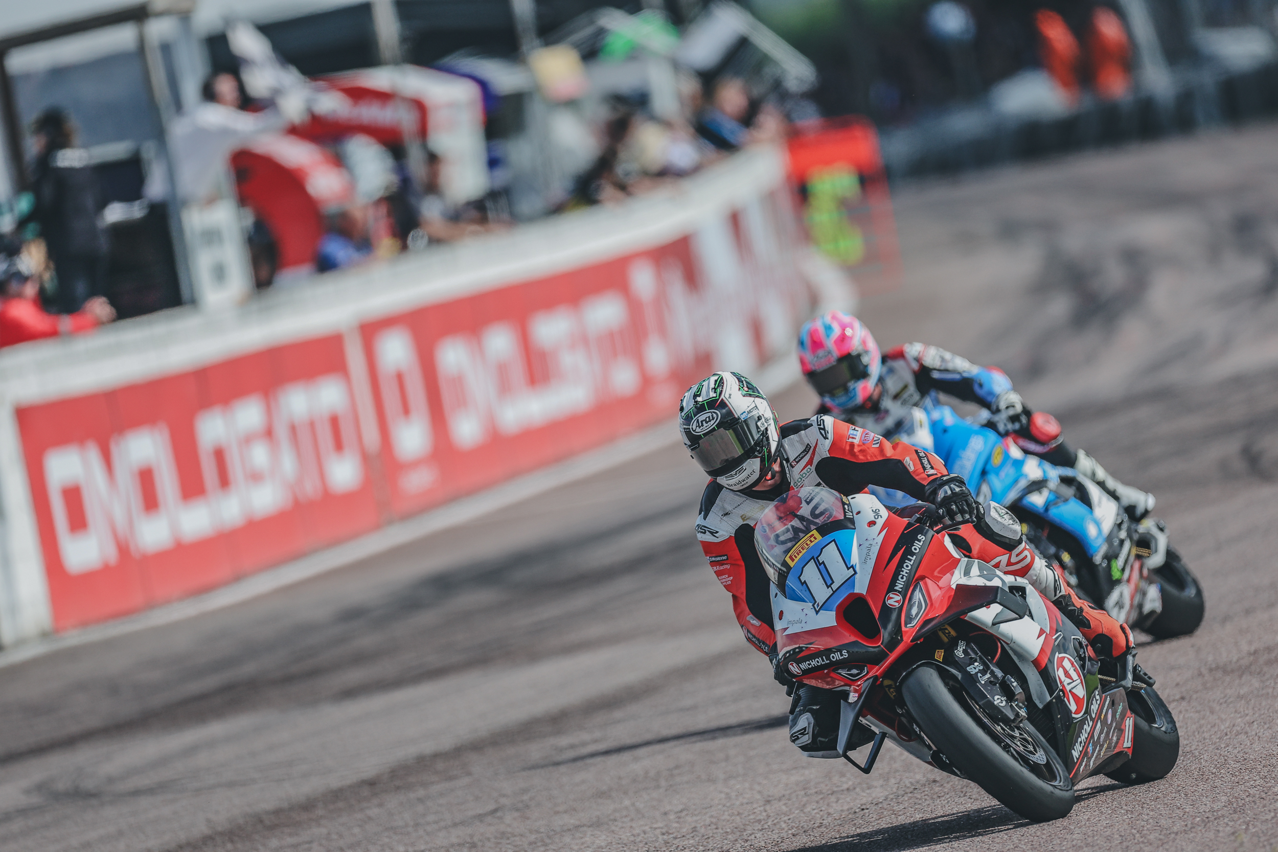 Swann Dominates Thruxton Superstock Saturday