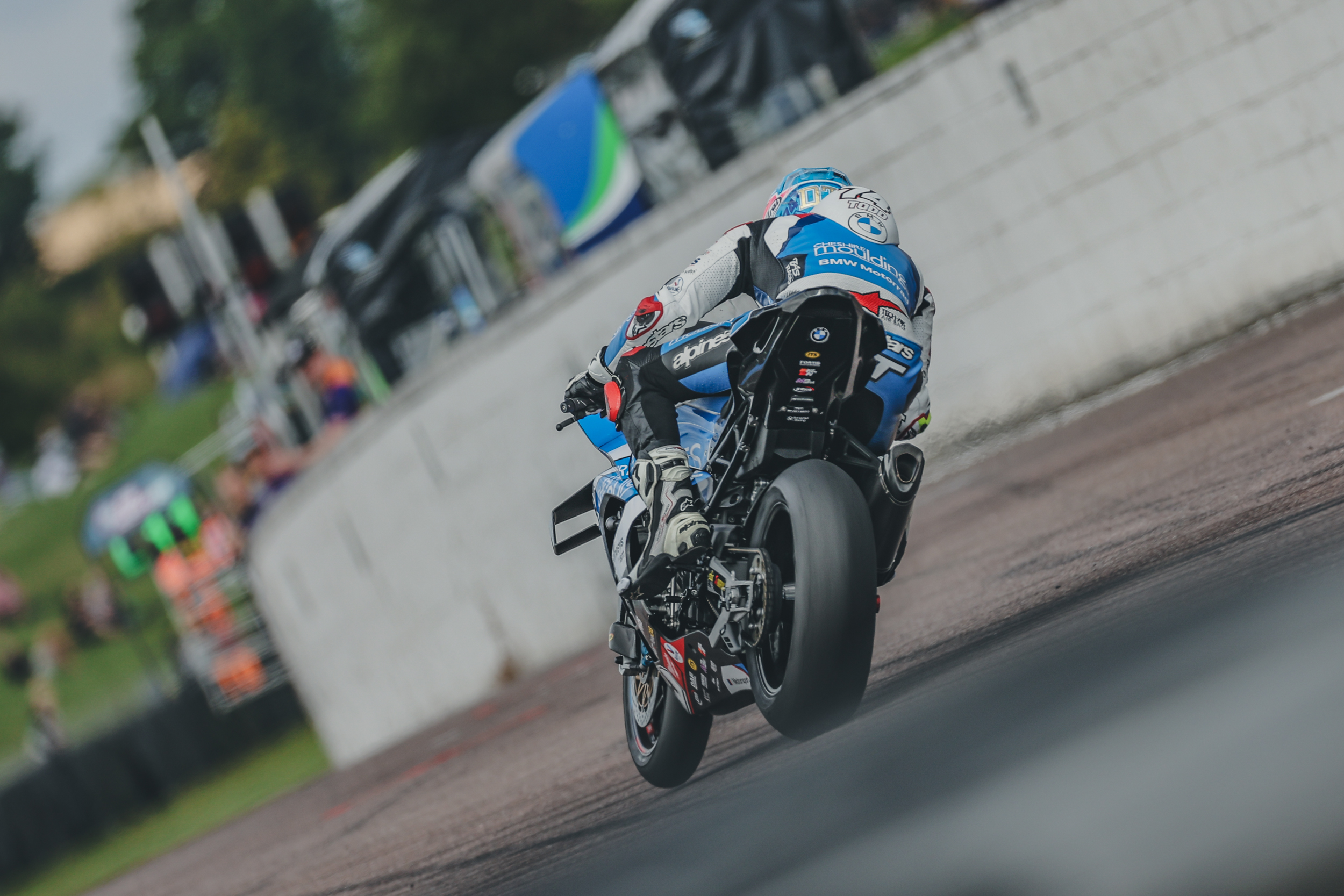 Swann Swoops To The Top In Sweltering Thruxton Superstock Practice