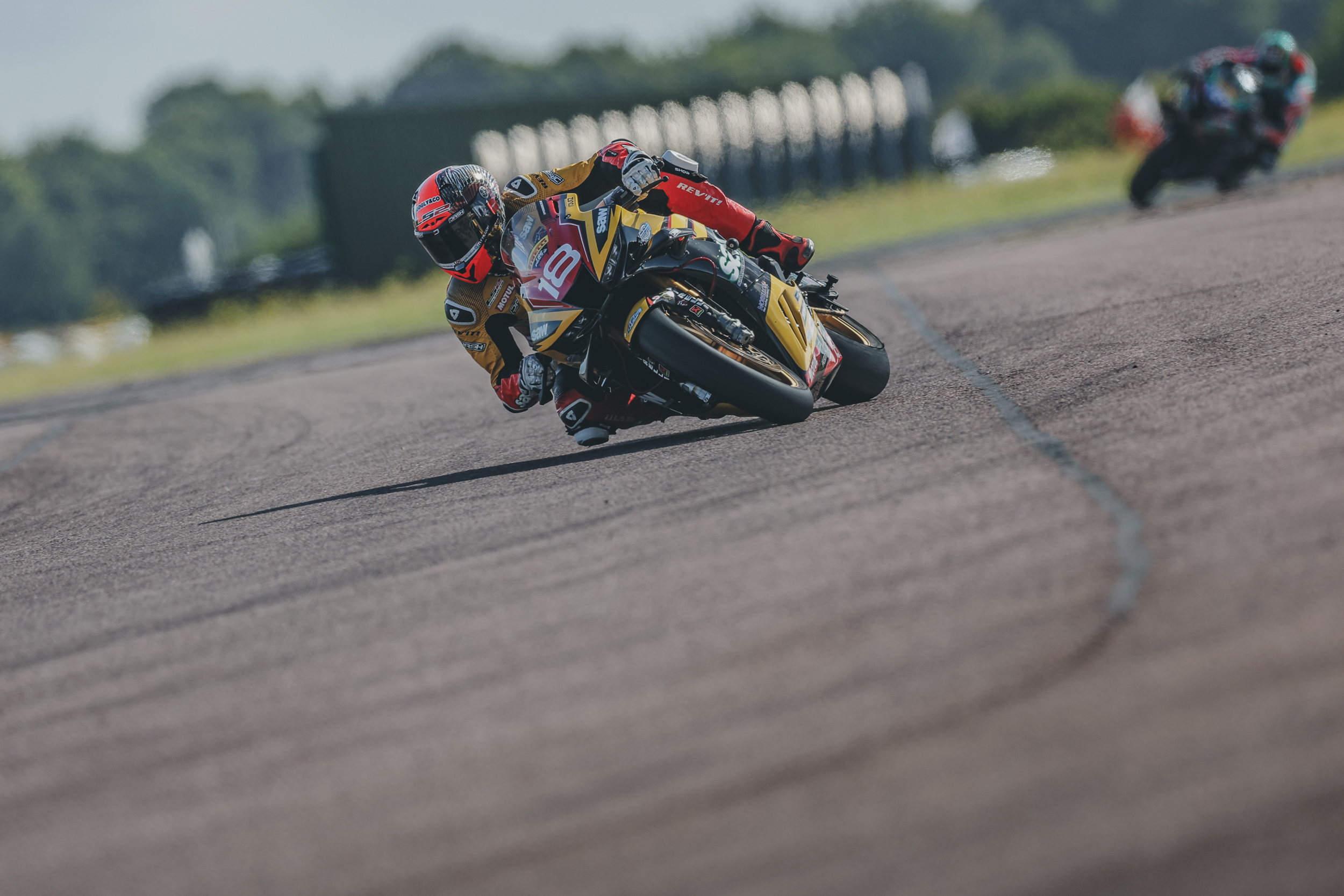 Swann Swoops To The Top In Sweltering Thruxton Superstock Practice