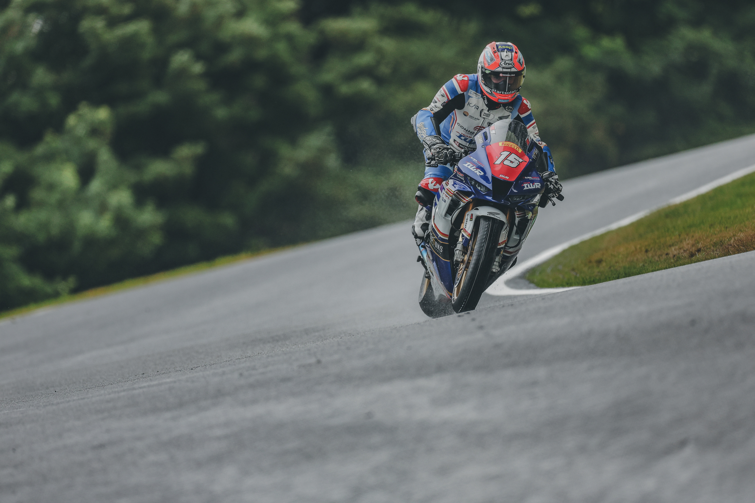 Truelove Leads The Way In Challenging Conditions At Cadwell Park