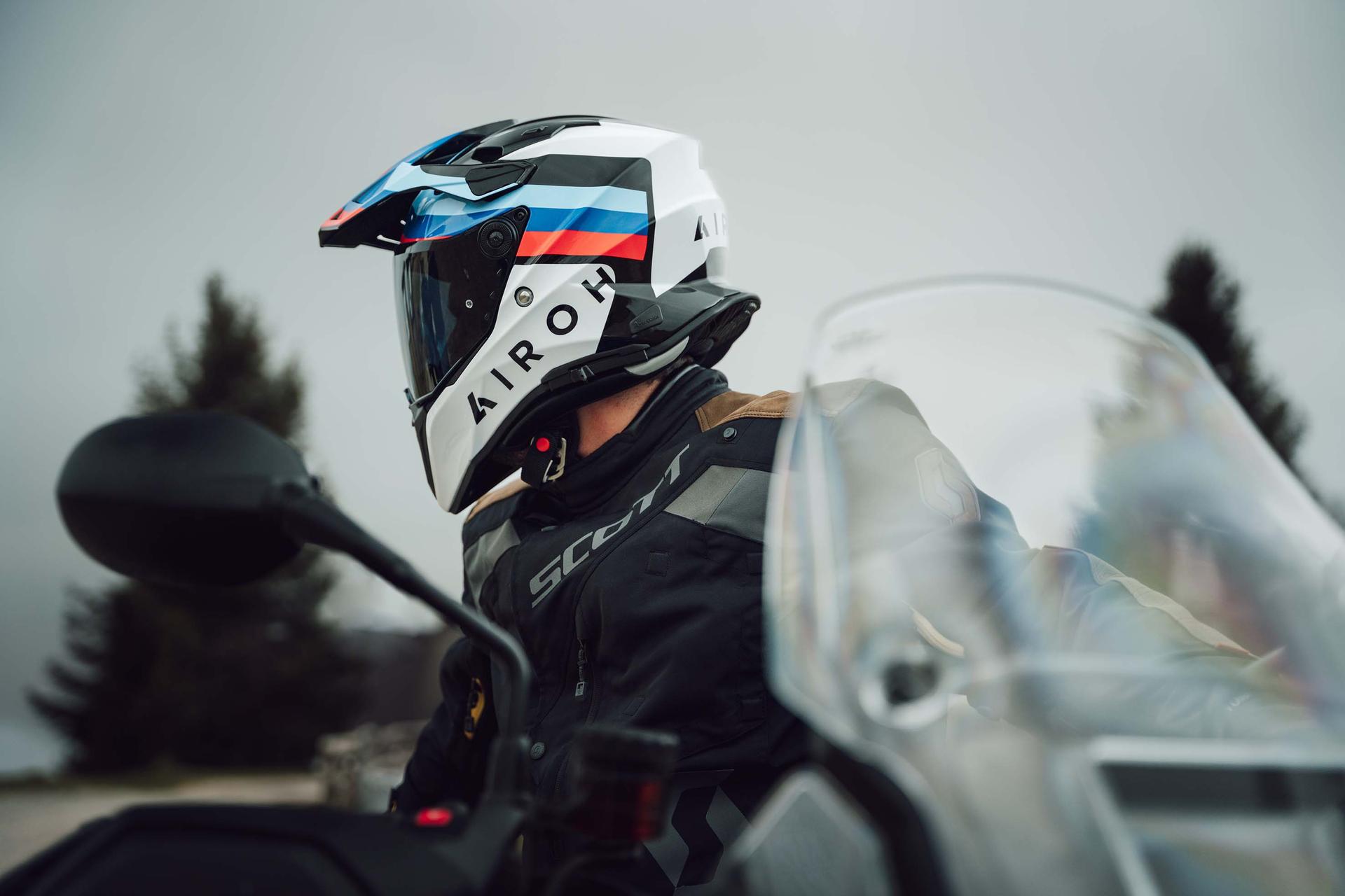 Airoh: The Versatility Of Commander 2 In The Service Of The Motorcycling World