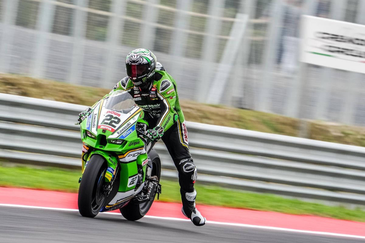 Cremona Welcomes Worldsbk With Lowes Fastest On Day 1