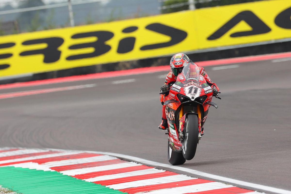 Cremona Welcomes Worldsbk With Lowes Fastest On Day 1