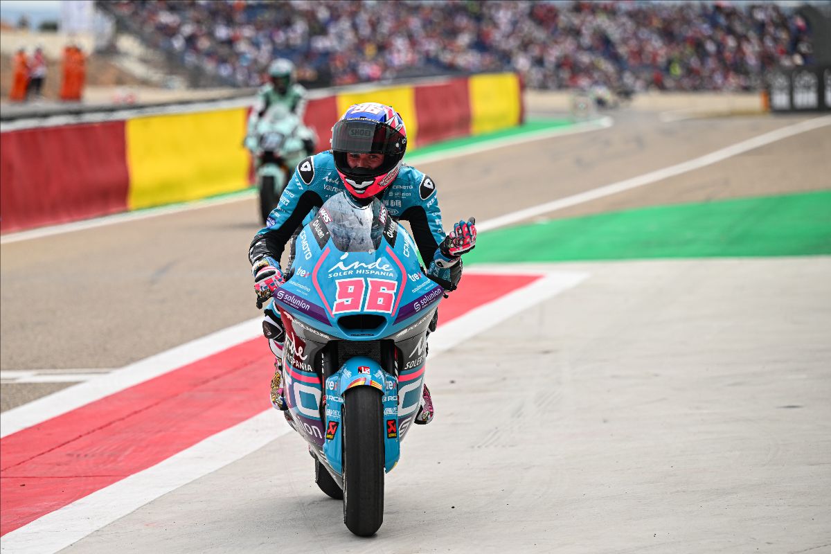 Dixon throws his hat in the Championship ring with stunning Aragon win