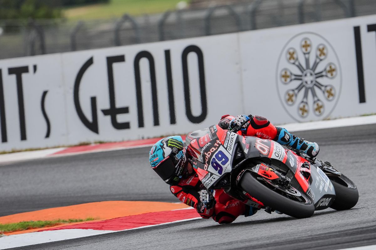 Huertas Smashes The Lap Record To Take Pole Position