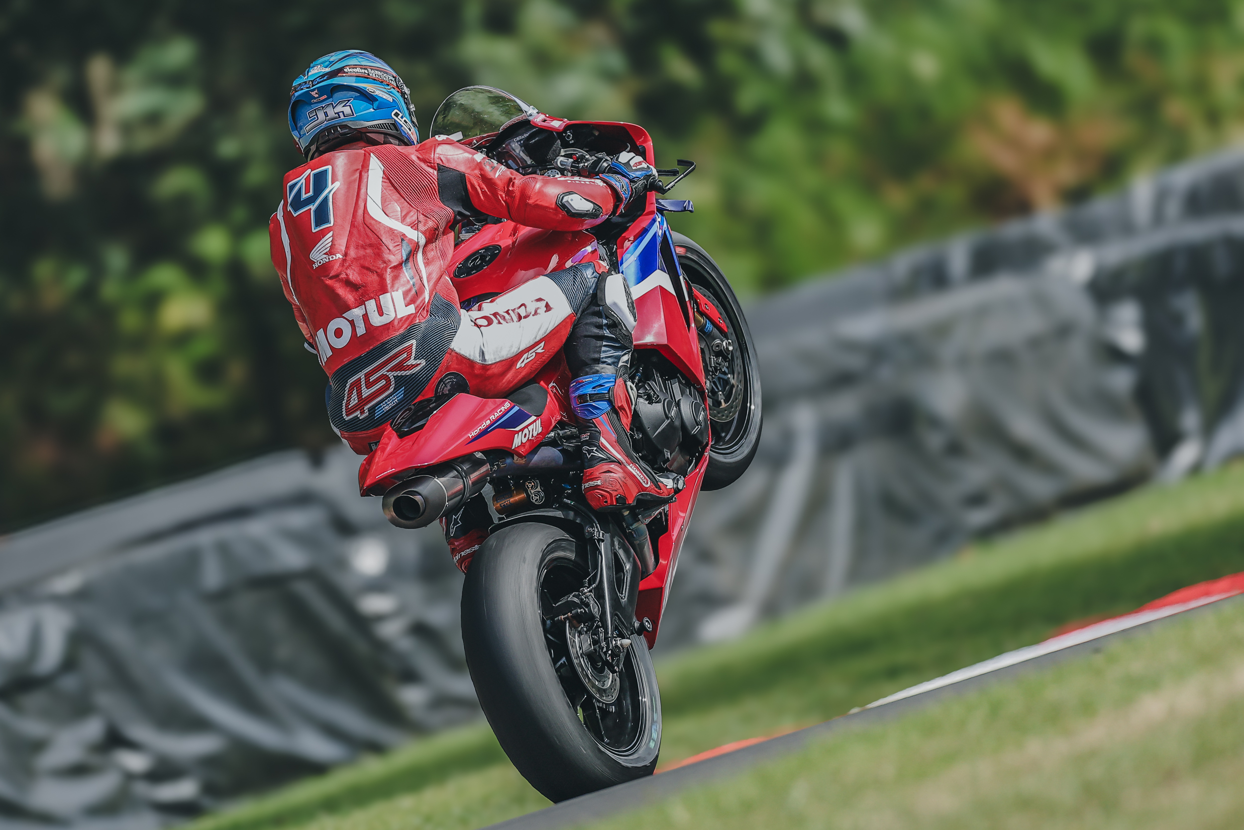 Kennedy Edges Stapleford In Thrilling Supersport Sprint At Oulton Park