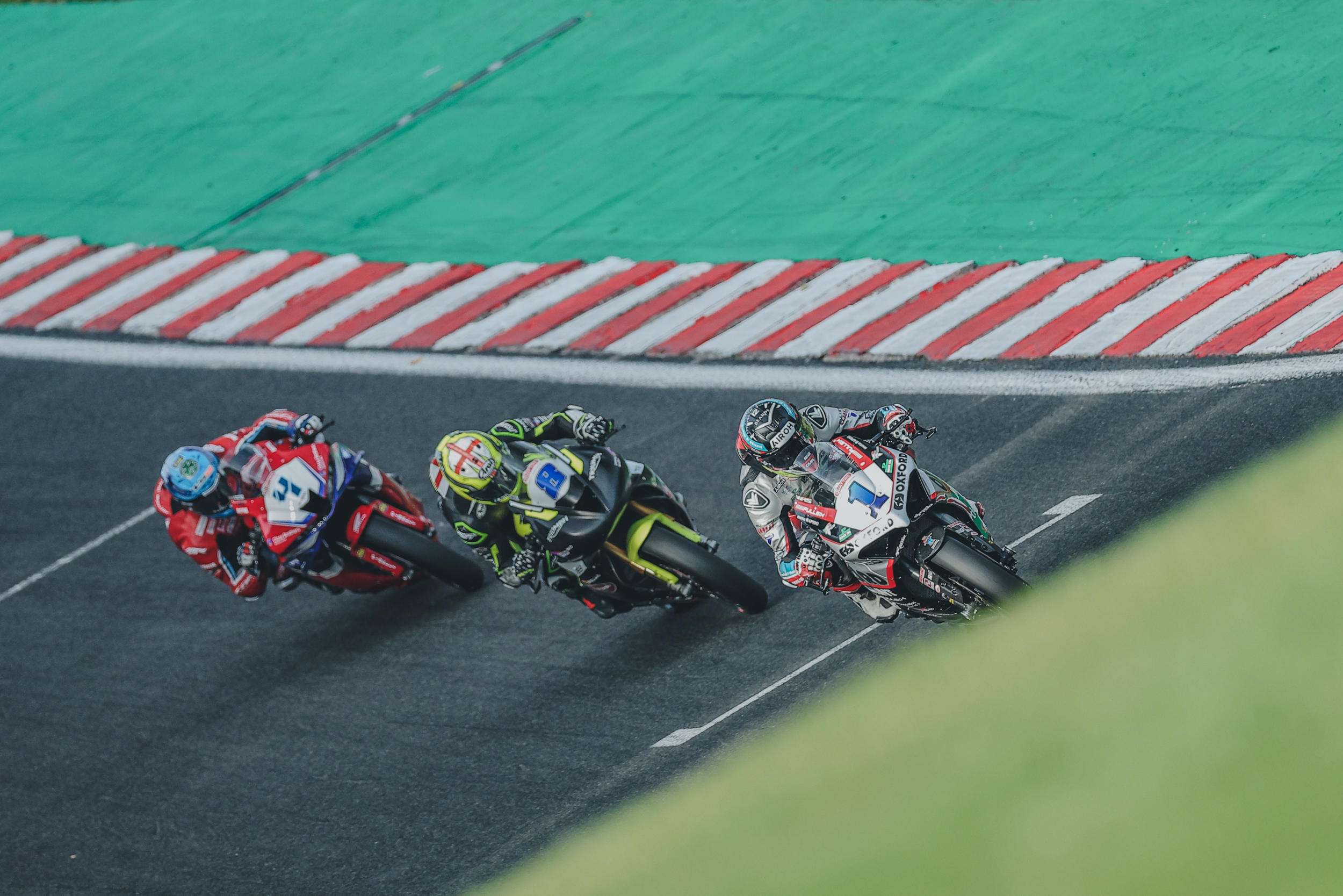 Kennedy Edges Stapleford In Thrilling Supersport Sprint At Oulton Park