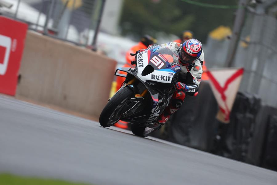 Leon Haslam: Back On The Box