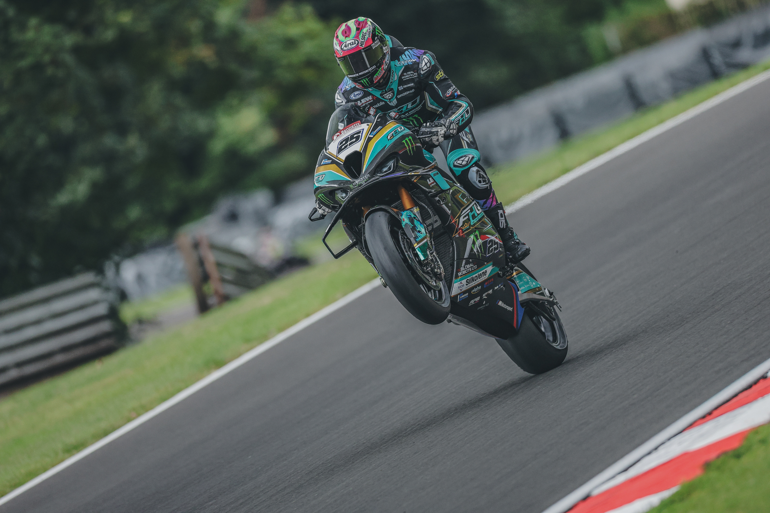 Nesbitt Dominates Day 1 As British Superbike Showdown Kicks Off At Oulton Park