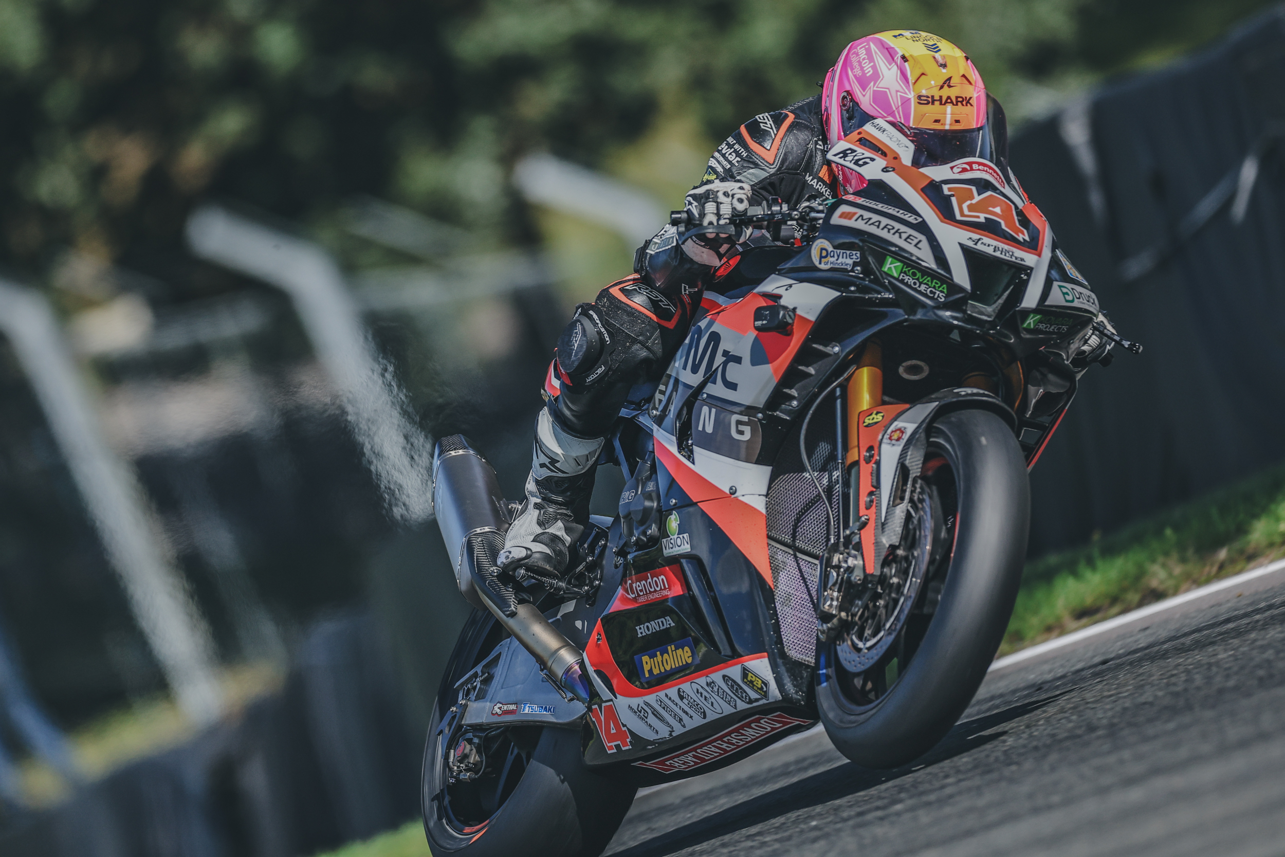 Ryde Triumphs In Dramatic Bennetts British Superbike Showdown Opener At Oulton Park