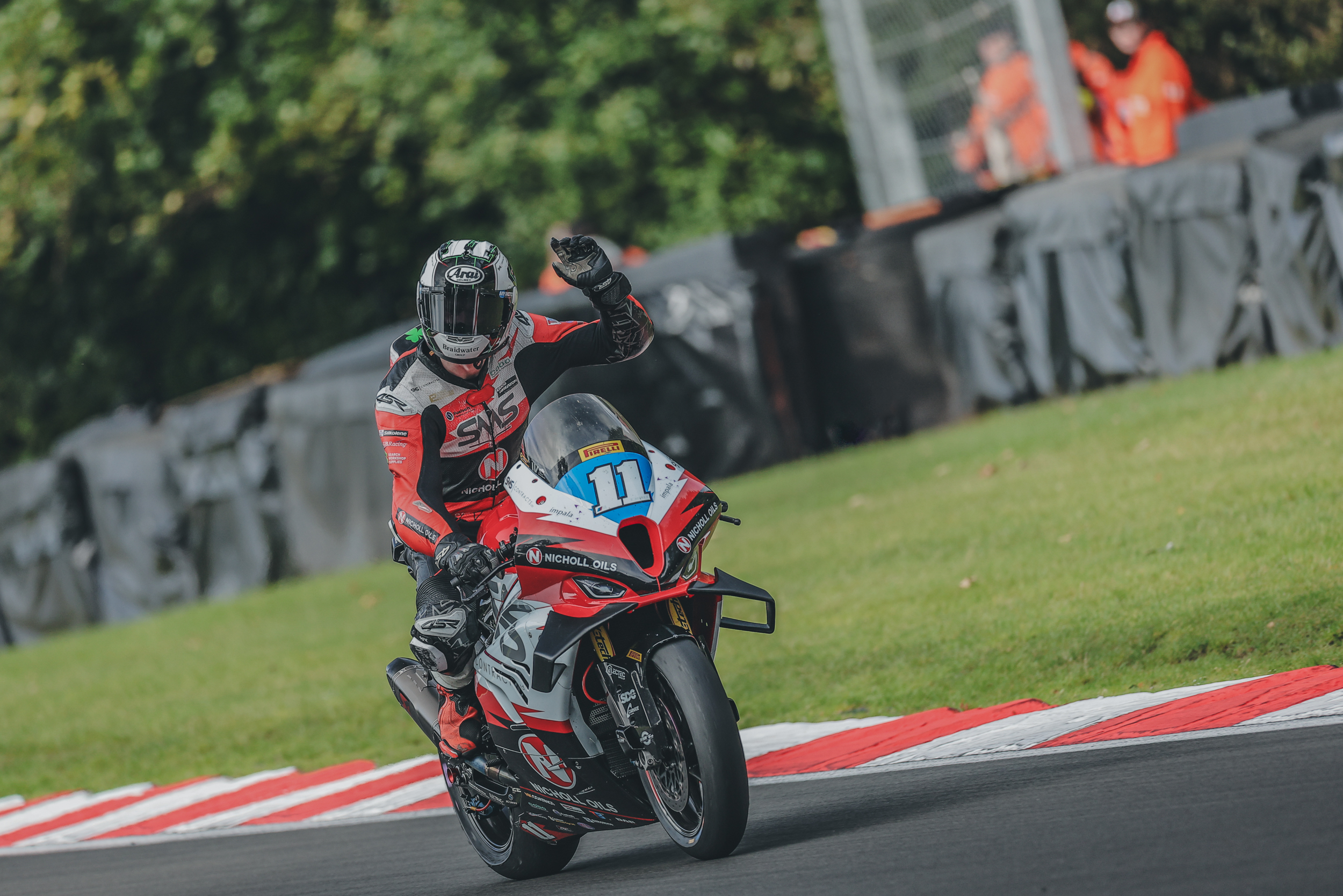 Swann Triumphs In Thrilling Pirelli National Superstock Race At Oulton Park