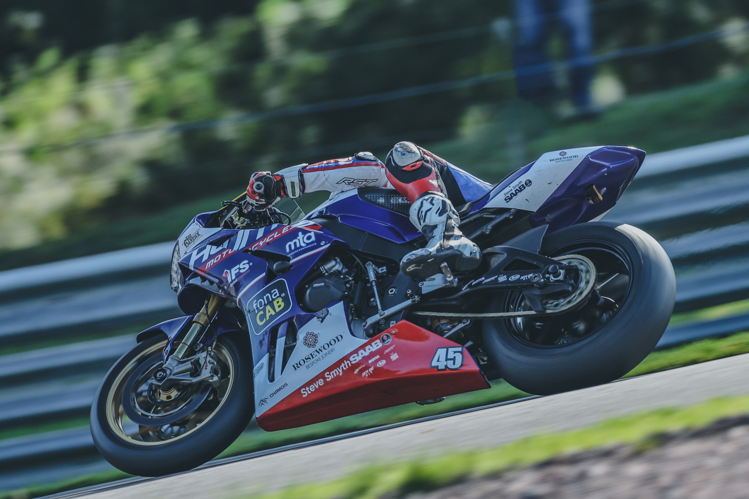 Todd Tops The Timesheets In Pirelli National Superstock At Oulton Park