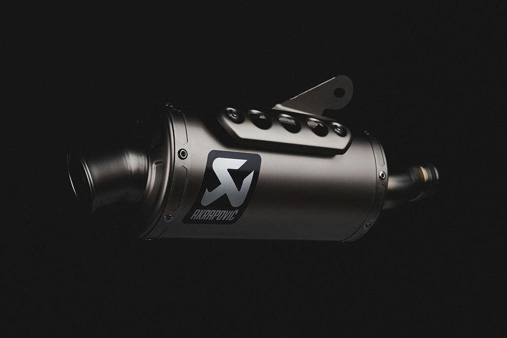 Akrapovič Goes Neo-retro With Its Latest Exhaust For The Triumph Scrambler 400 X