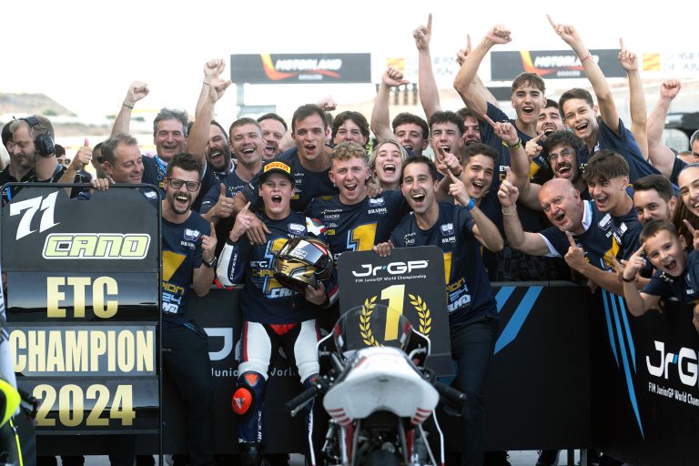 Cano Is Crowned Etc Champion While The Juniorgp Battle Continues Into Valencia