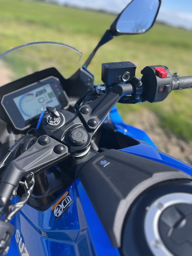 Frothing At The Mouth: The Gsx-8s And 8r Comparison