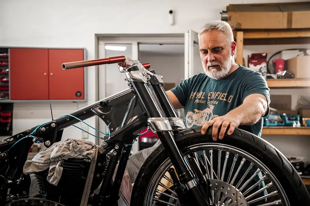 Royal Enfield ‘Custom World’ Busted Knuckle Build Off Europe