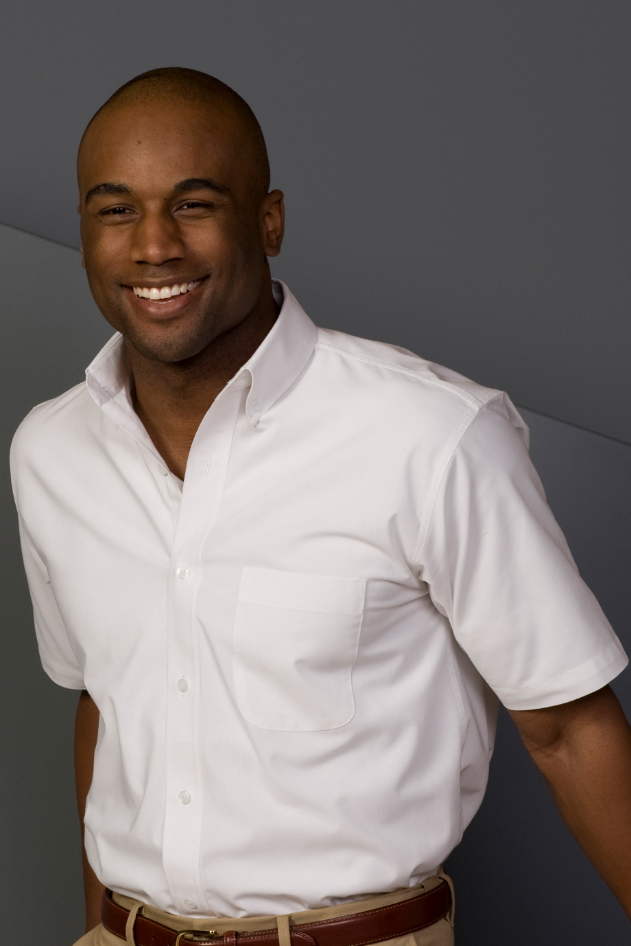 EDWARDS LIGHTWEIGHT POPLIN SHORT SLEEVE MENS SHIRT - On Model