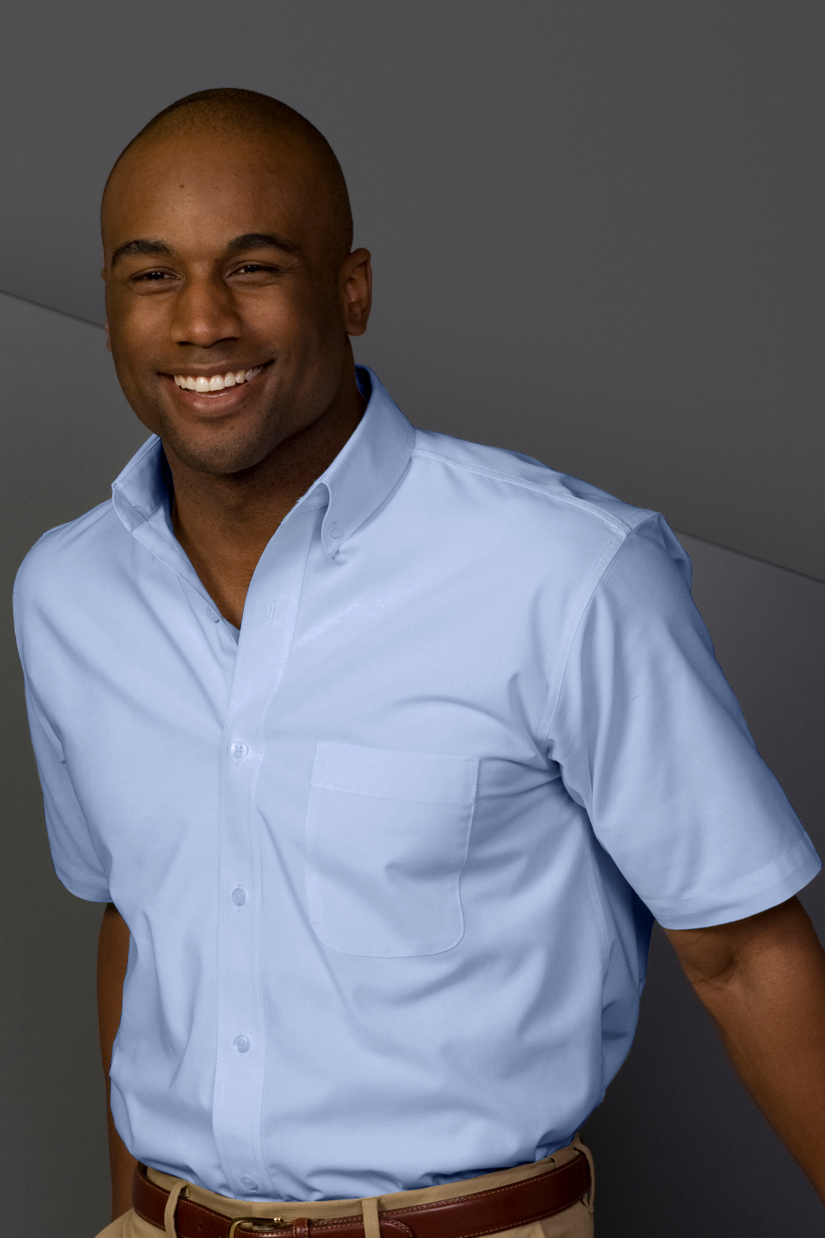 EDWARDS LIGHTWEIGHT POPLIN SHORT SLEEVE MENS SHIRT - On Model