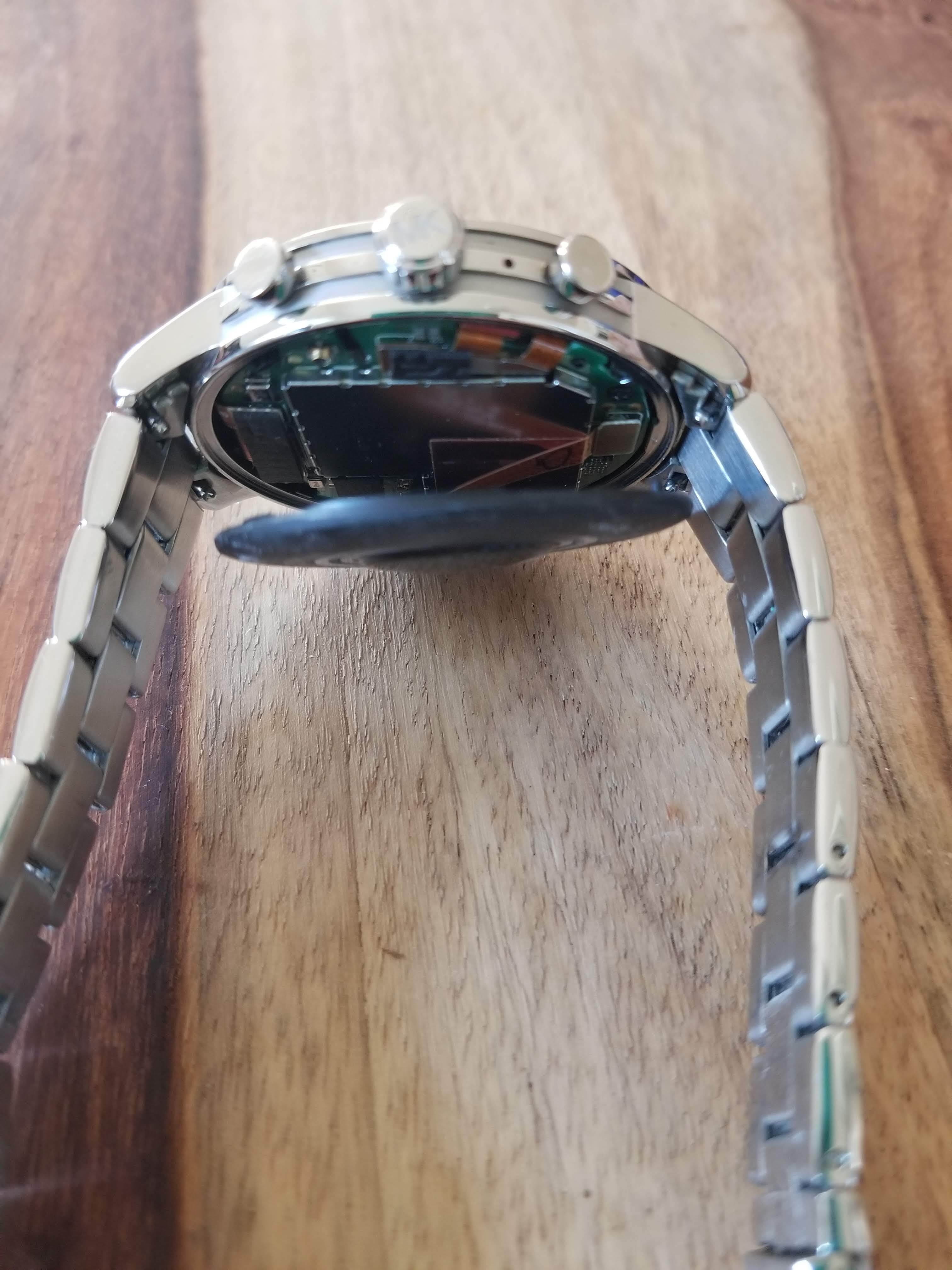 michael kors runway smartwatch back fell off