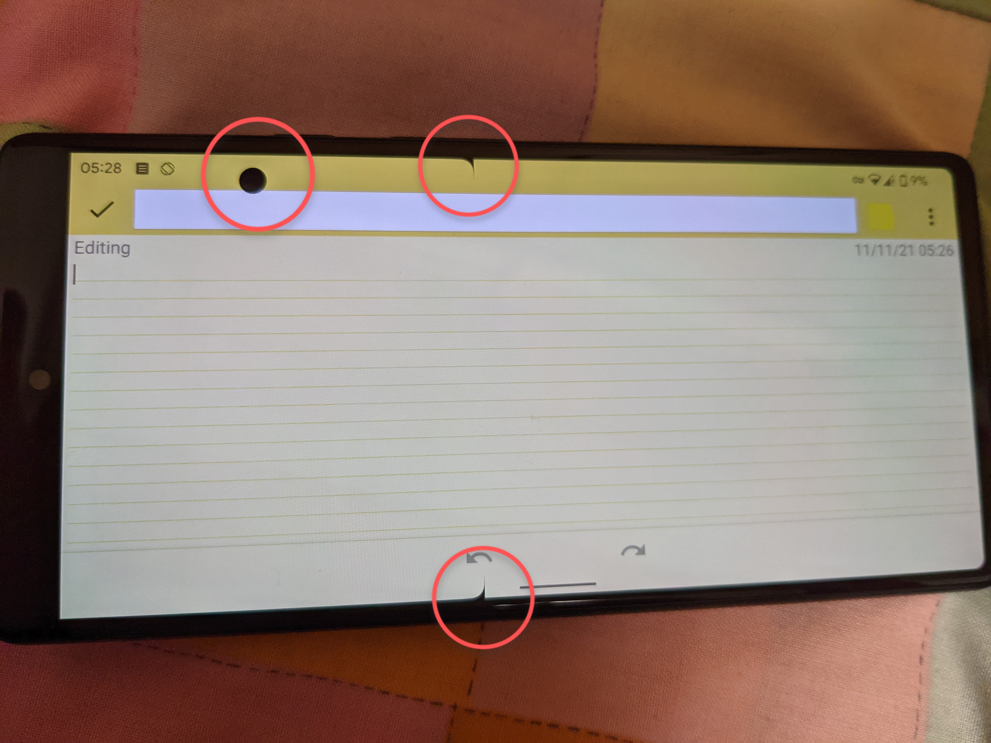 Google Pixel 8本体のみ上部画面黒丸あり 横画面表示にすると謎の黒丸と線が出現する - Google Pixel コミュニティ