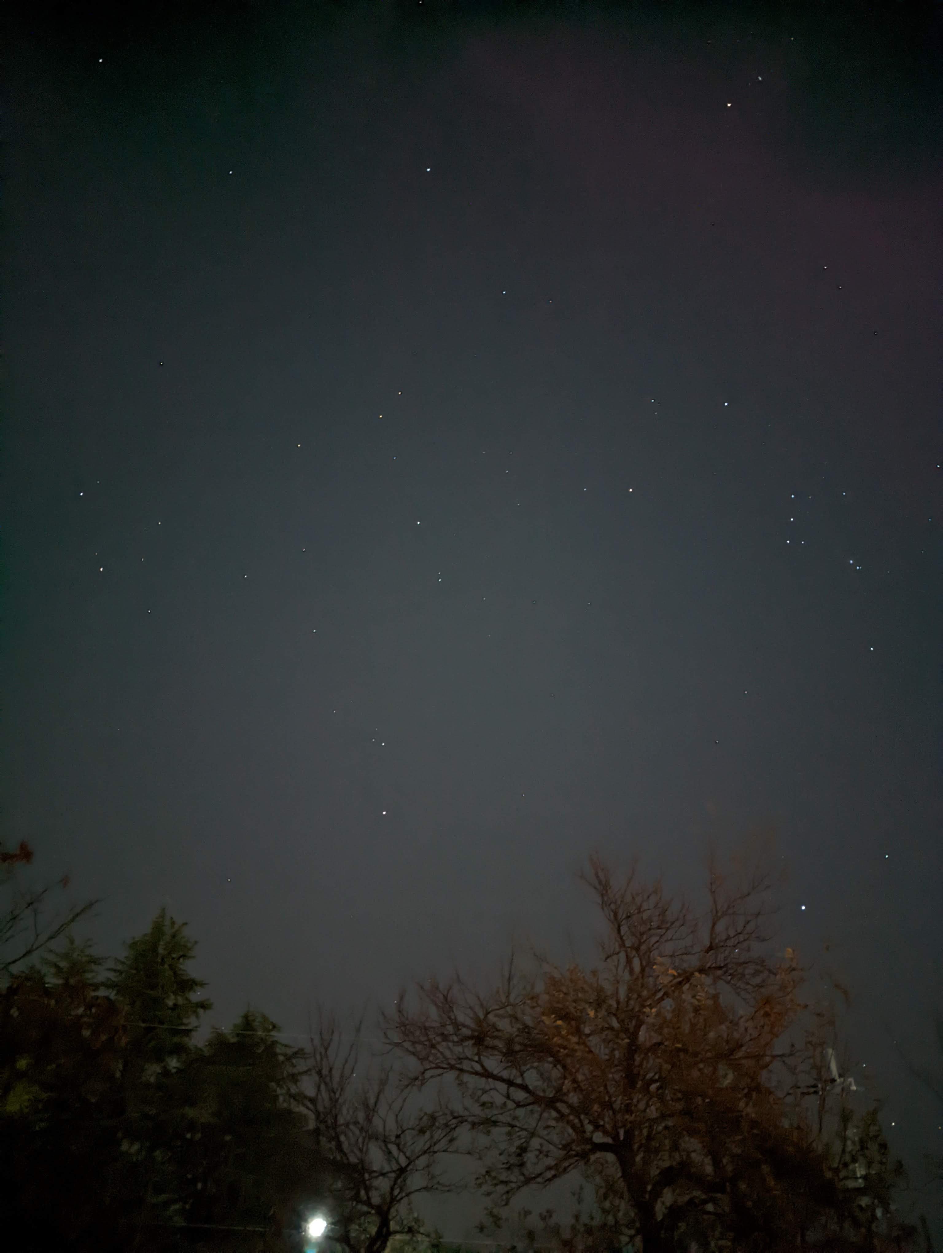 Pixel6で夜景モードで暗所を撮影しようとすると画面右上に影のような