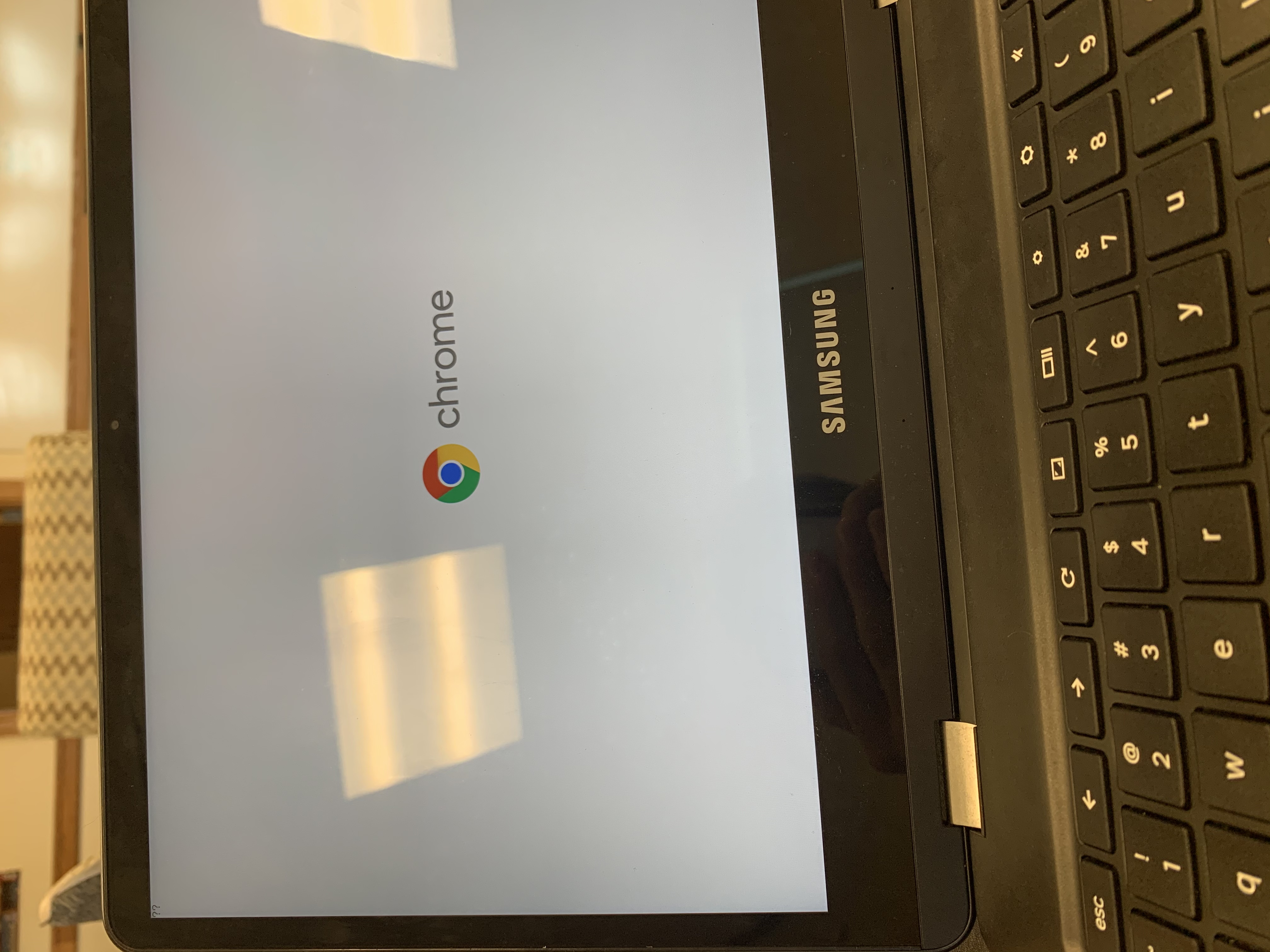 tried to my and it freezes on a white screen with the chrome icon - Chromebook Community