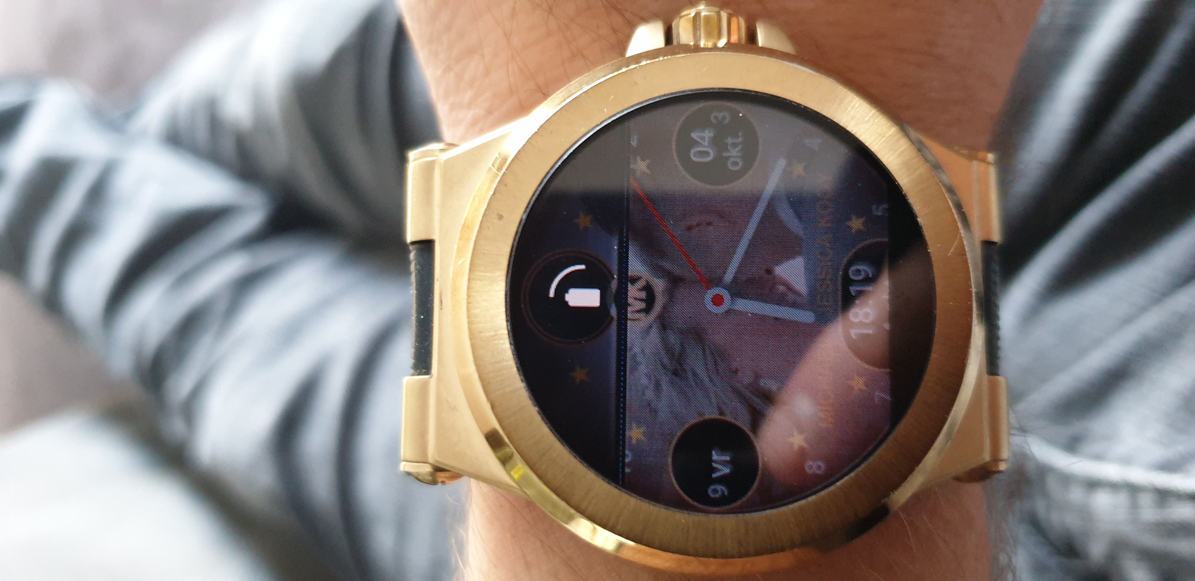 michael kors smartwatch keeps 