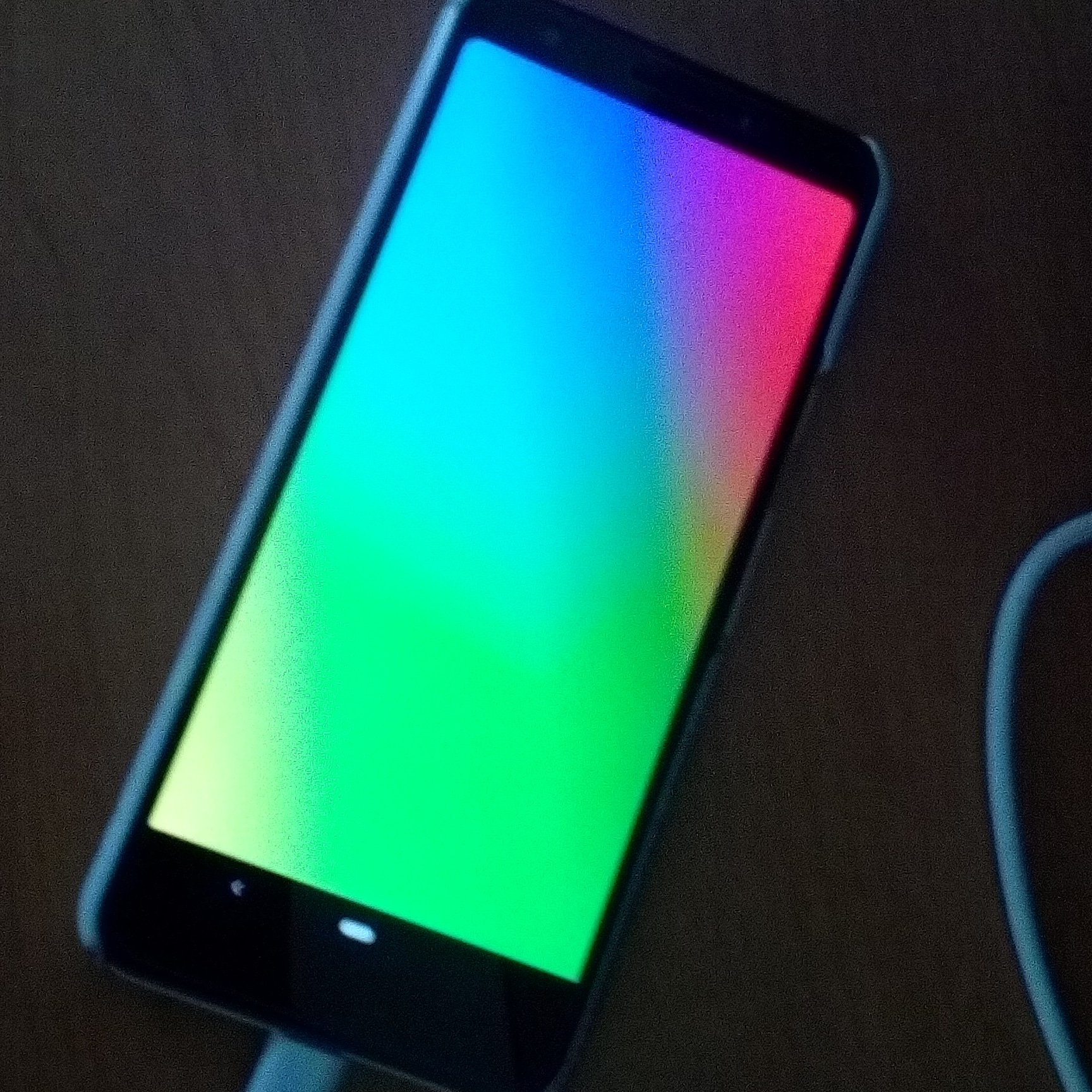 1週間ほど前から突然 充電すると画面が虹のよう虹複数の色の画面になる Pixel Phone Community