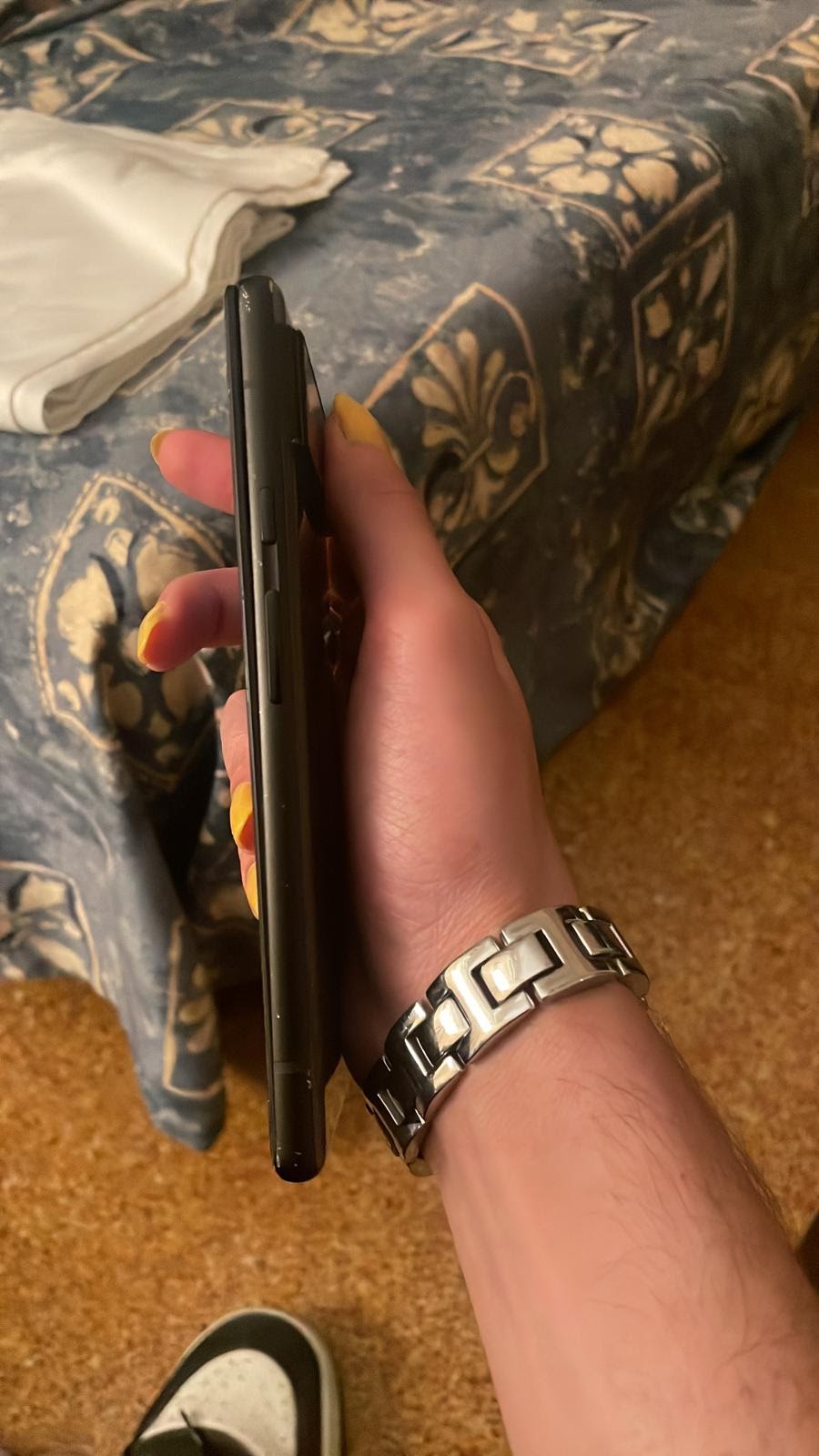 what does a swollen battery look like - photos and discussion