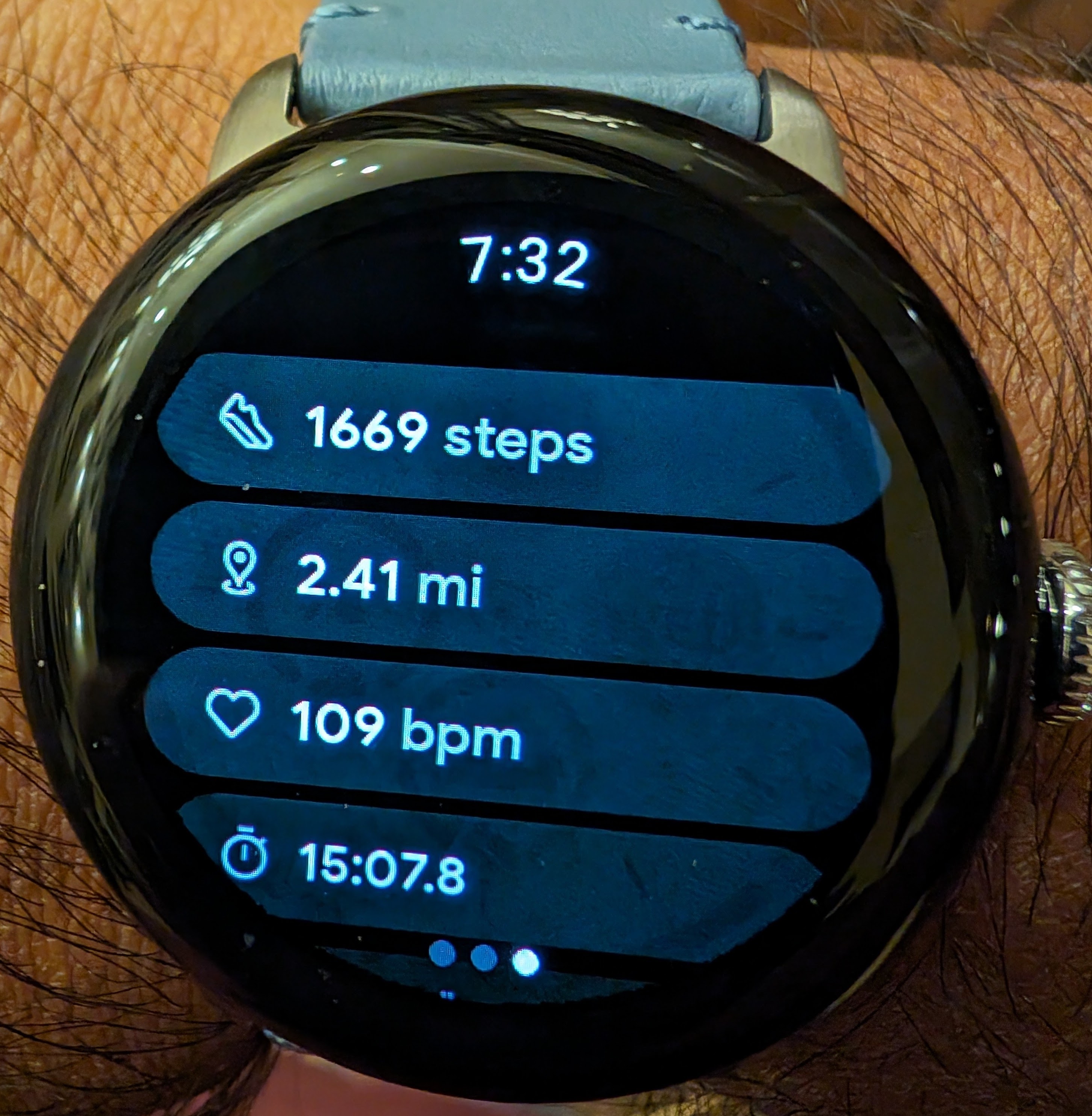 I walked 5,500 steps with the Google Pixel Watch 2 and Garmin