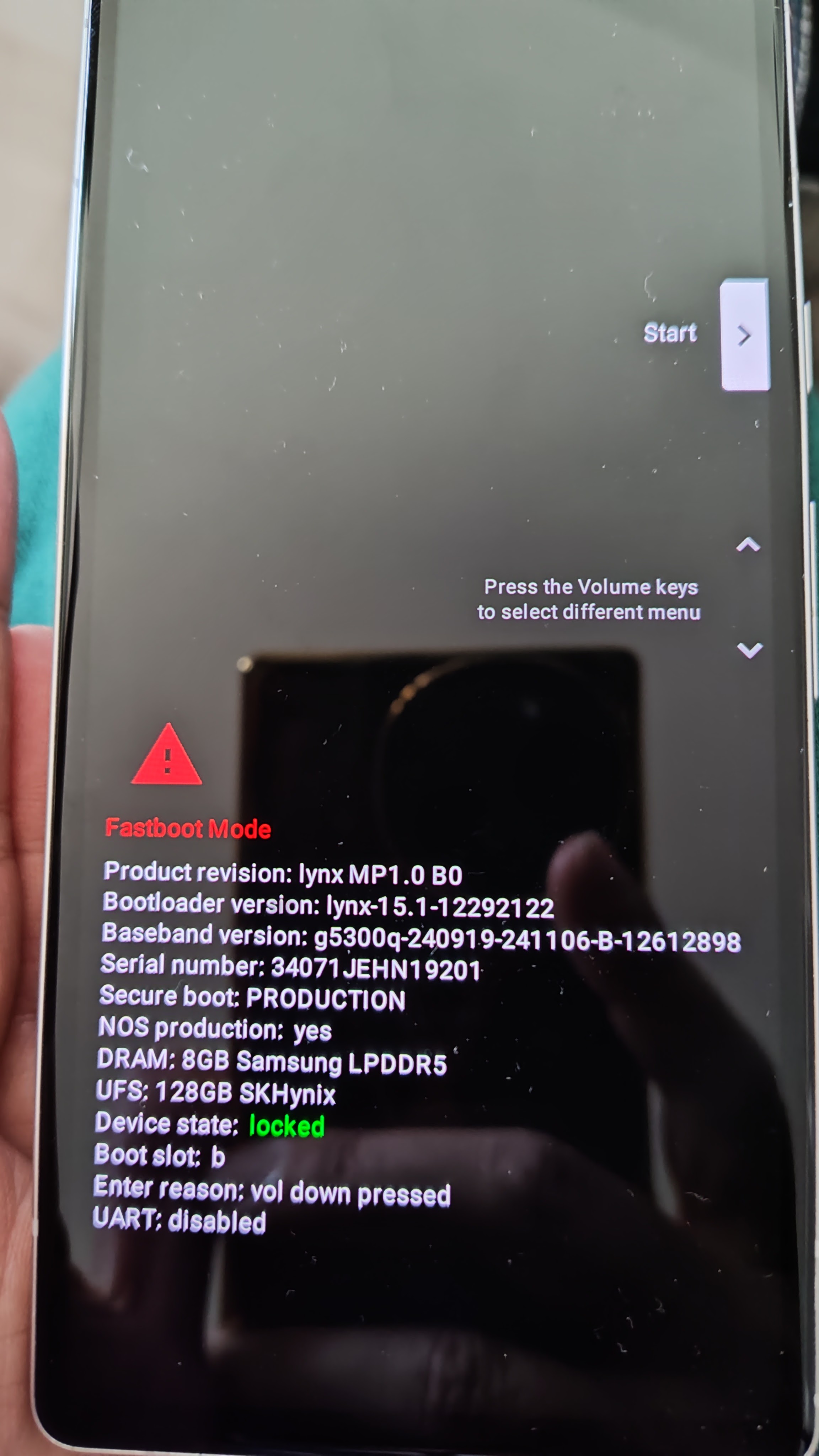 pixel7aですが、Googleロゴがついたり消えたりを繰り返し、起動しま