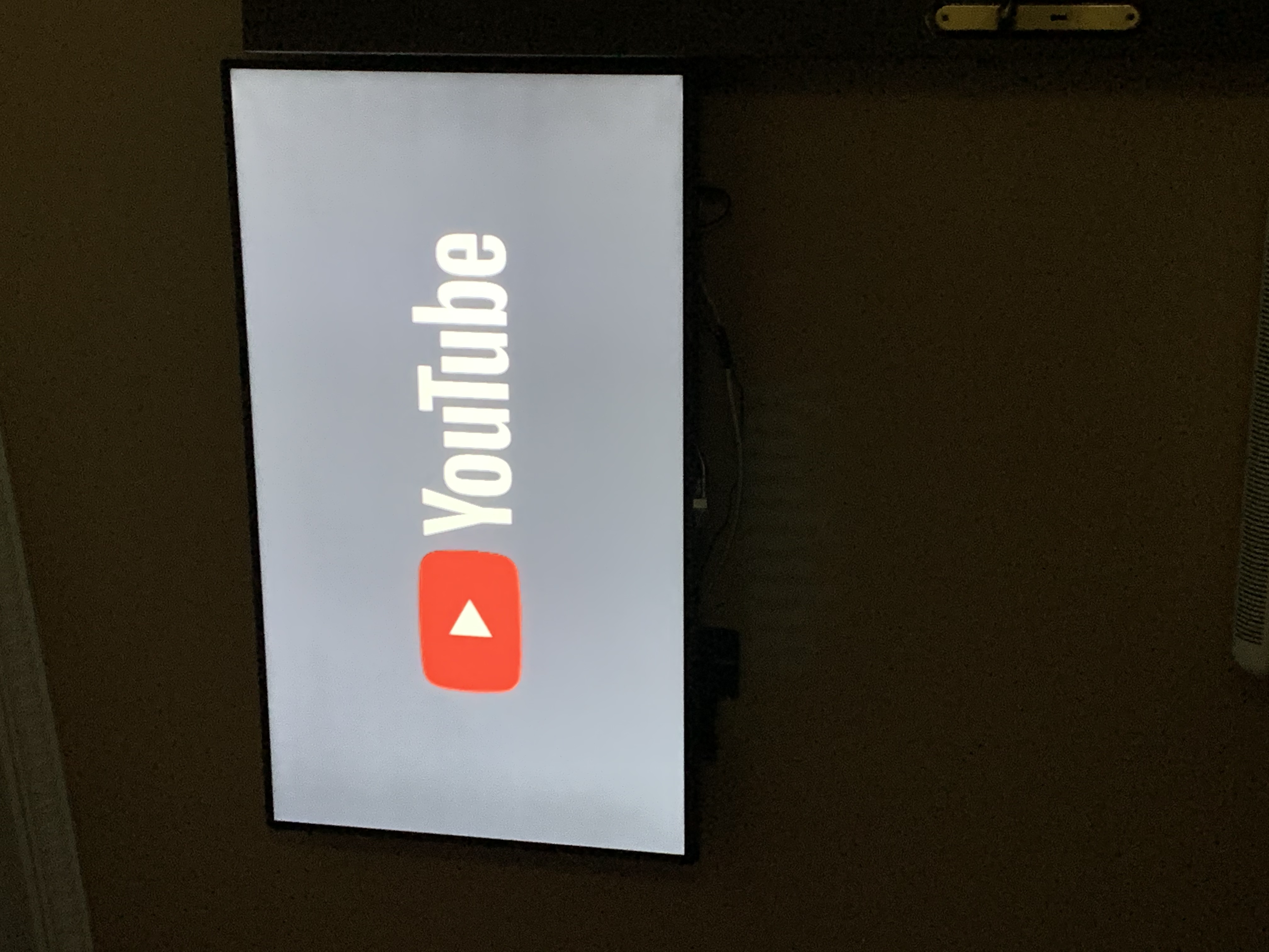 Youtube no funciona en mi smart tv, aparece el logotipo y se queda así, el  modelo es quilive - Comunidad de YouTube